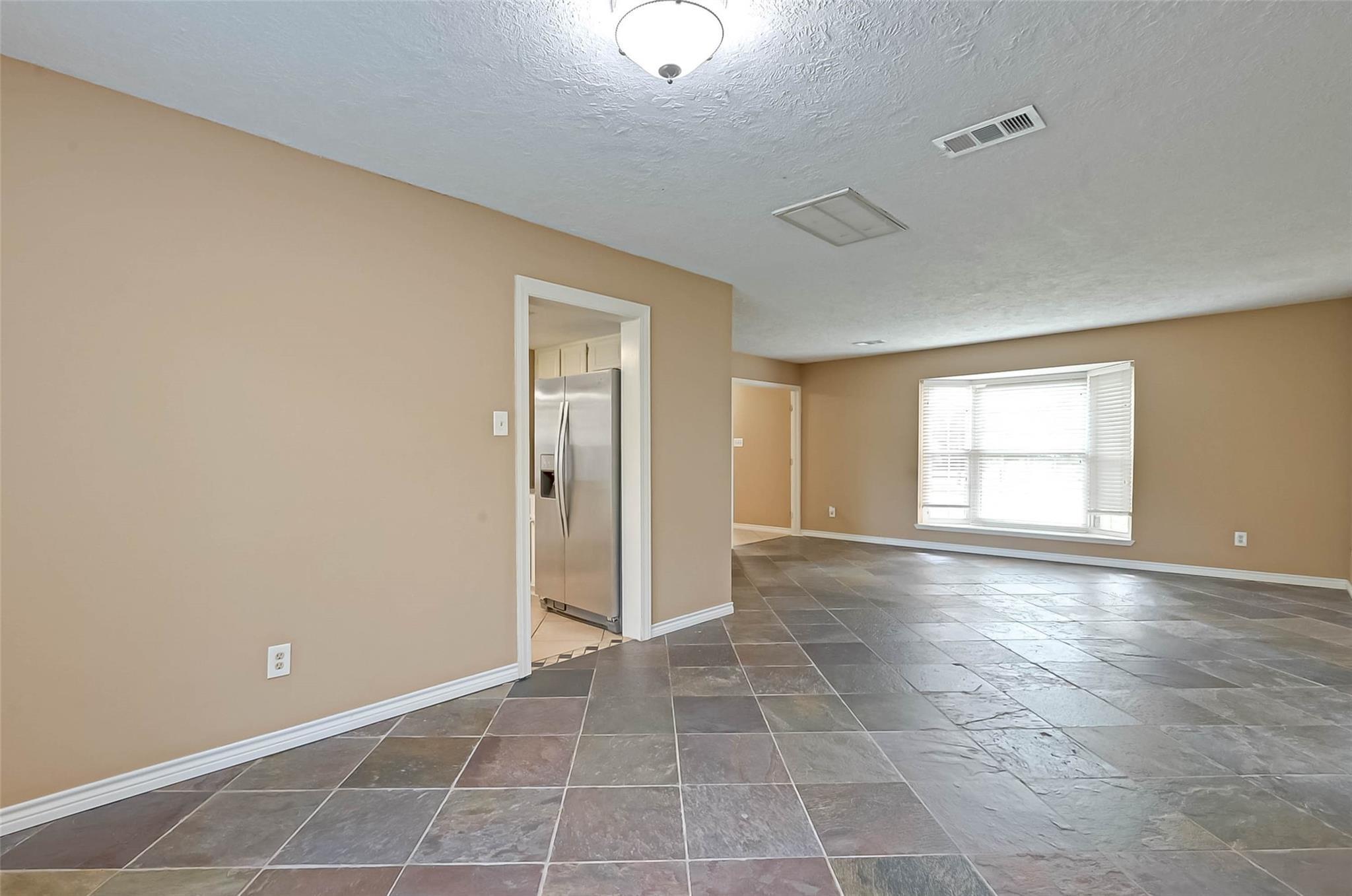 841 Lakeview Drive Property Photo 3