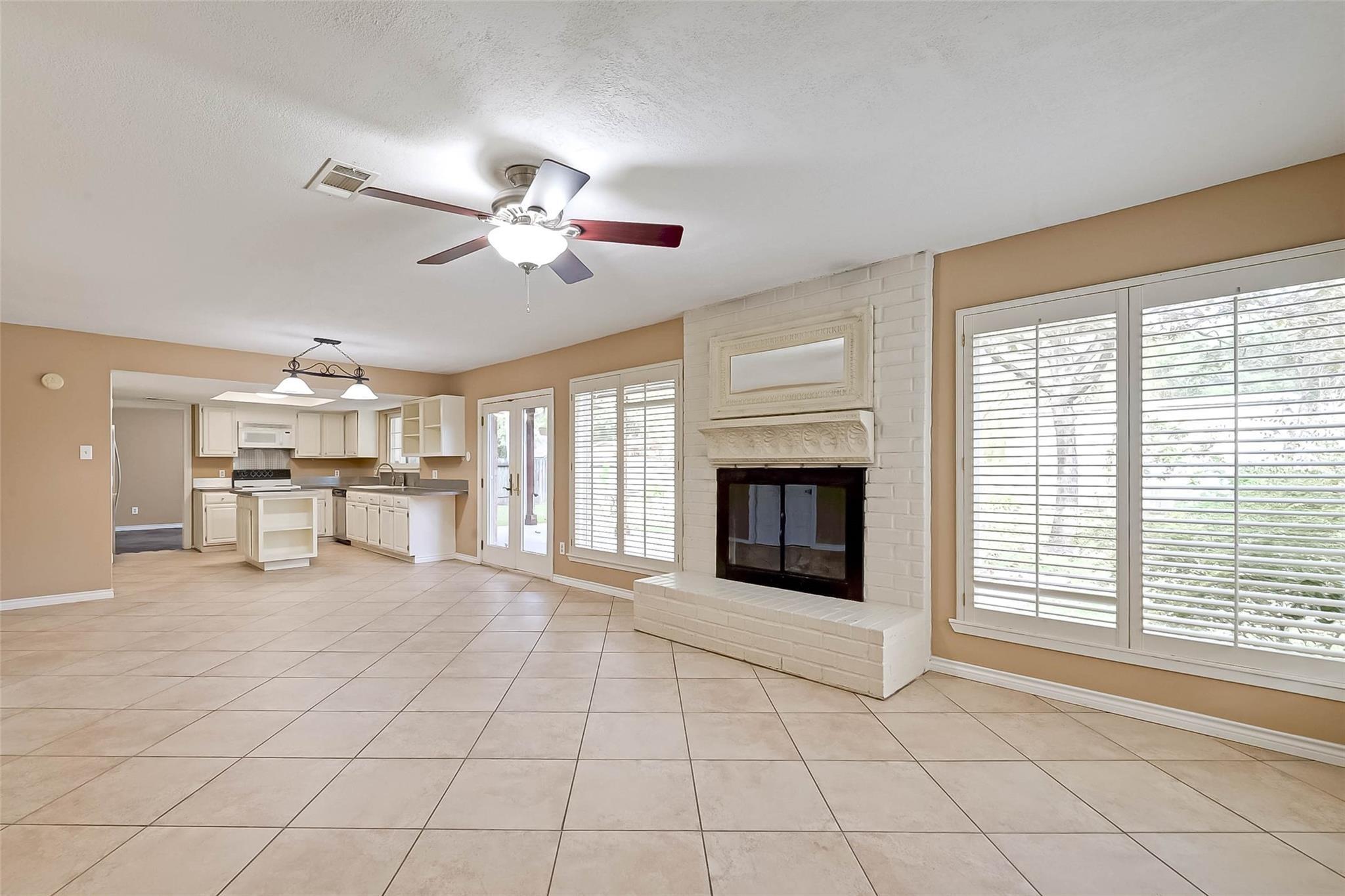841 Lakeview Drive Property Photo 4