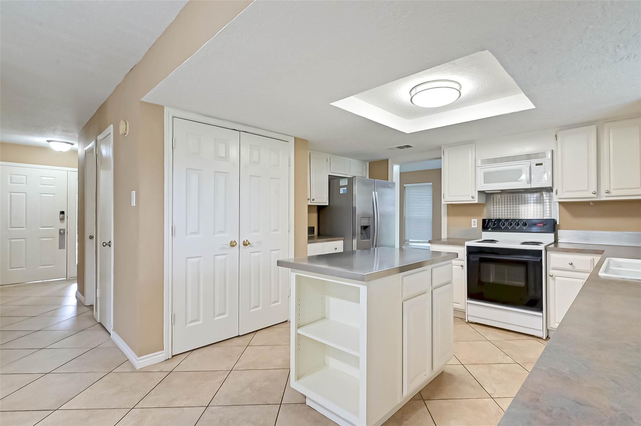841 Lakeview Drive Property Photo 7