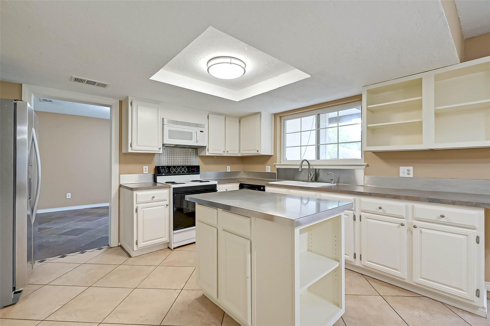 841 Lakeview Drive Property Photo 8