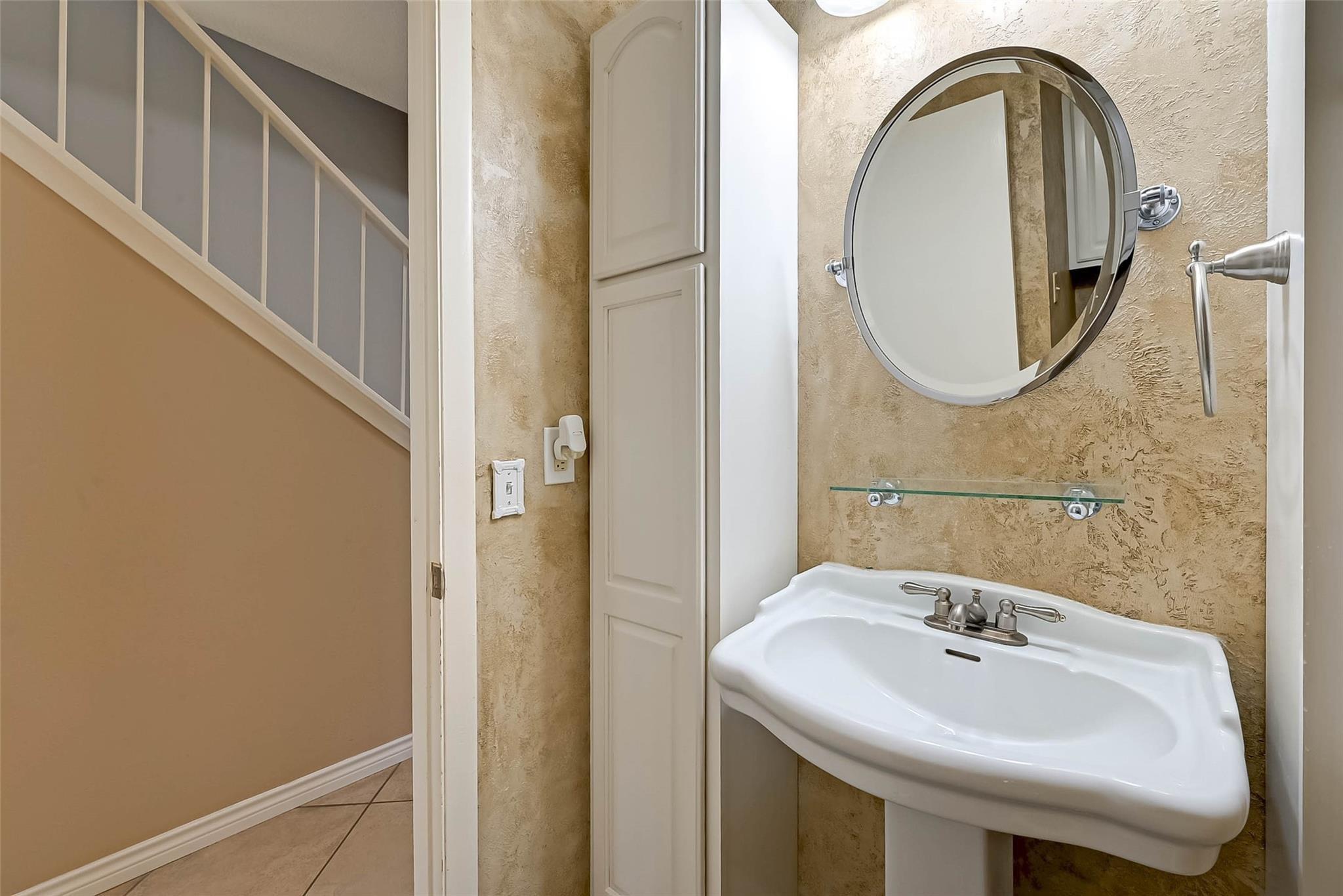 841 Lakeview Drive Property Photo 9