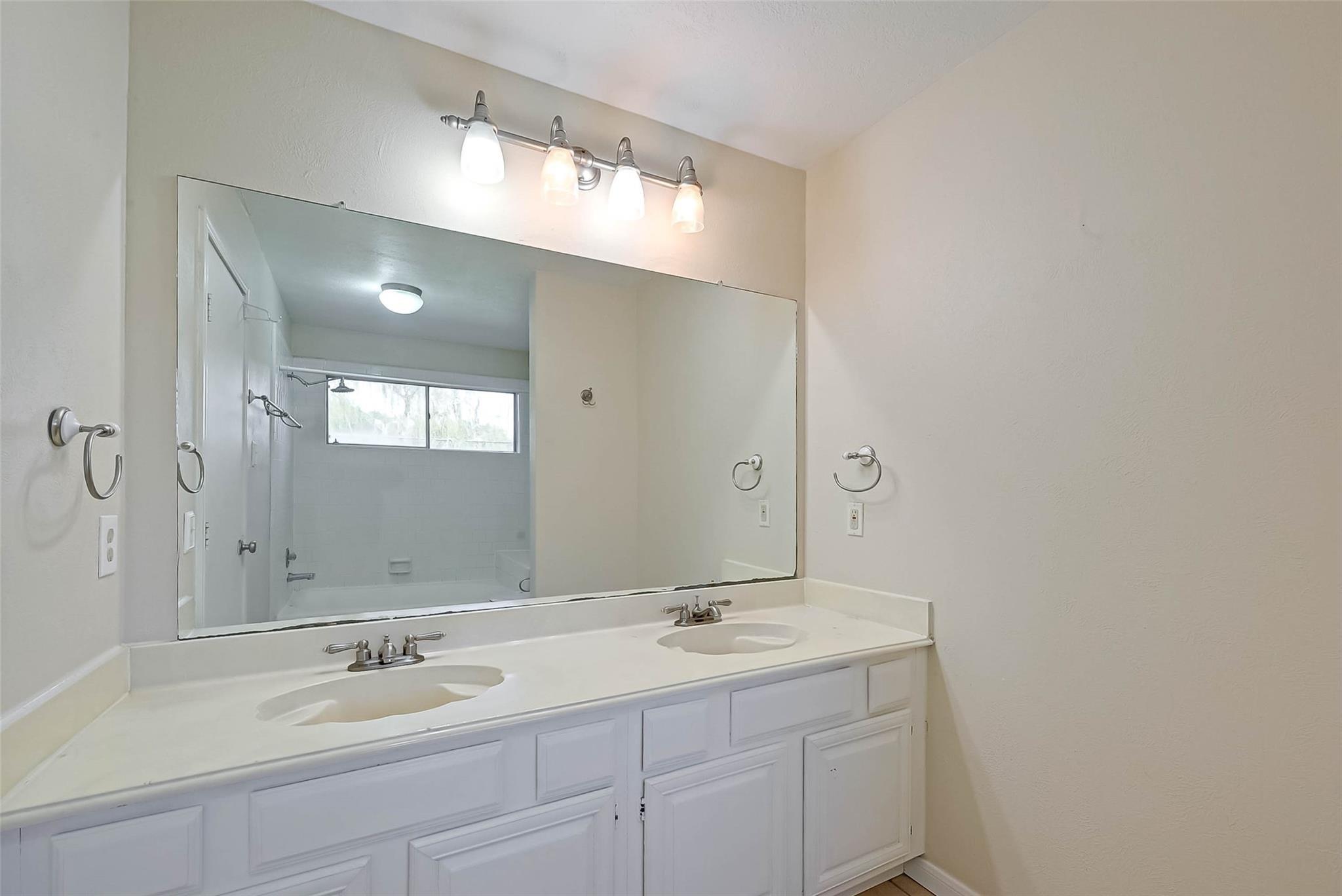 841 Lakeview Drive Property Photo 16