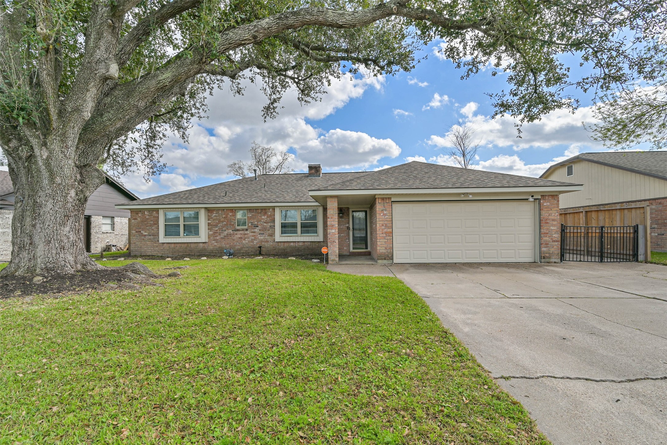 1006 E San Augustine Street Property Photo