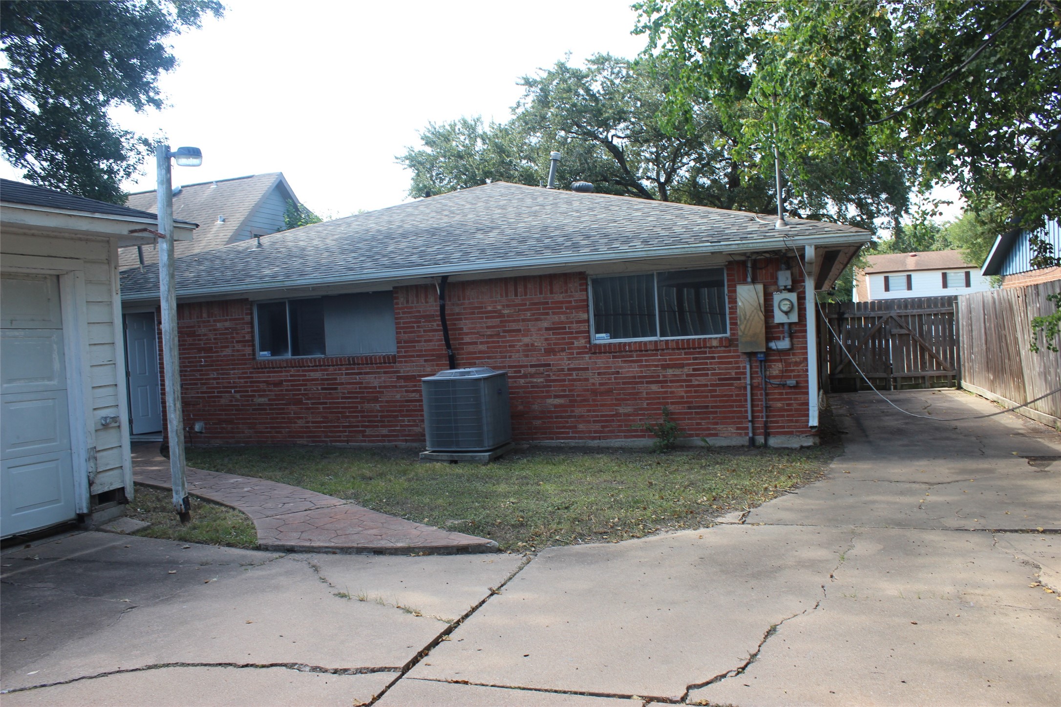 520 Westside Court Property Photo 4