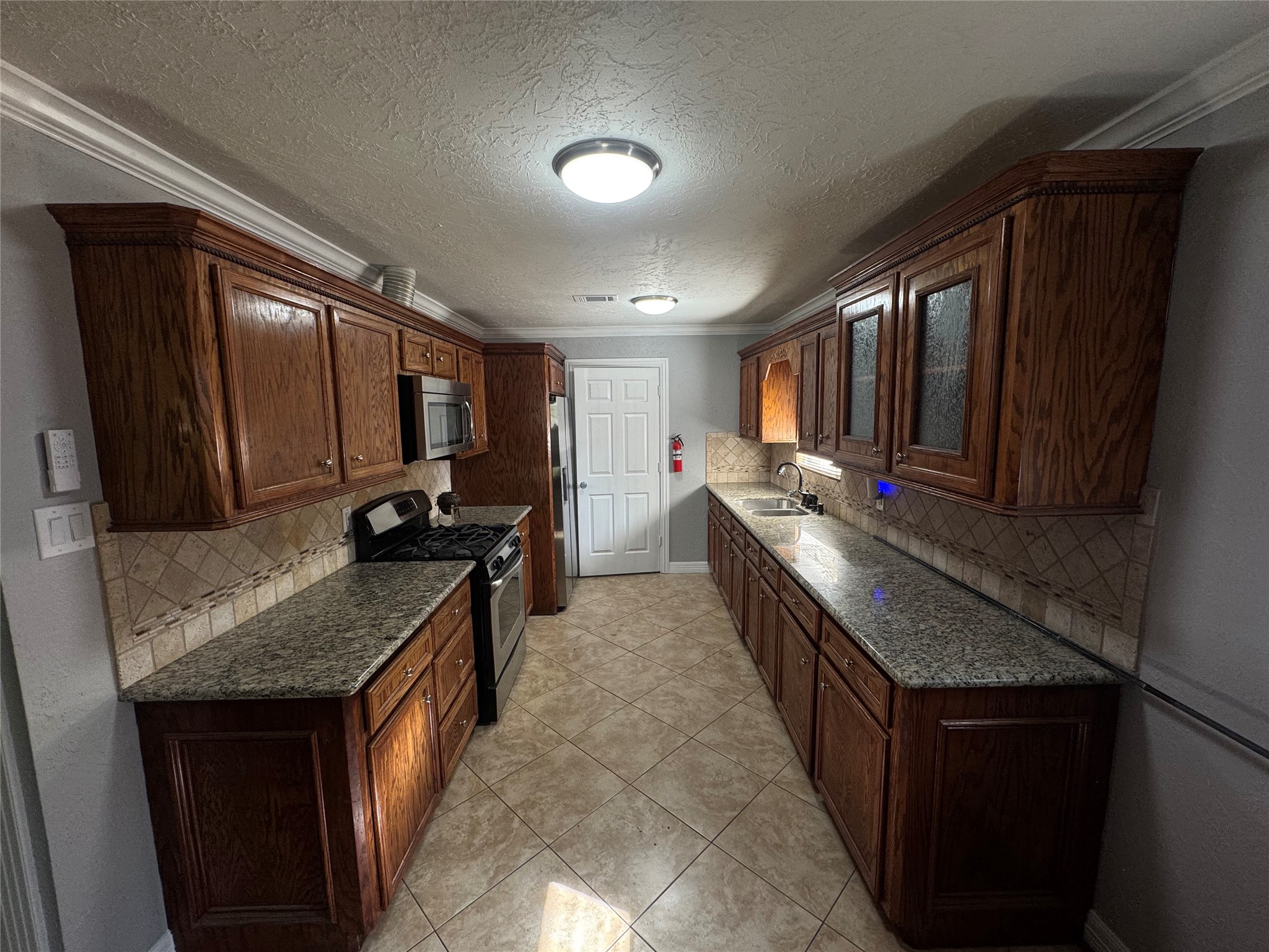 520 Westside Court Property Photo 6