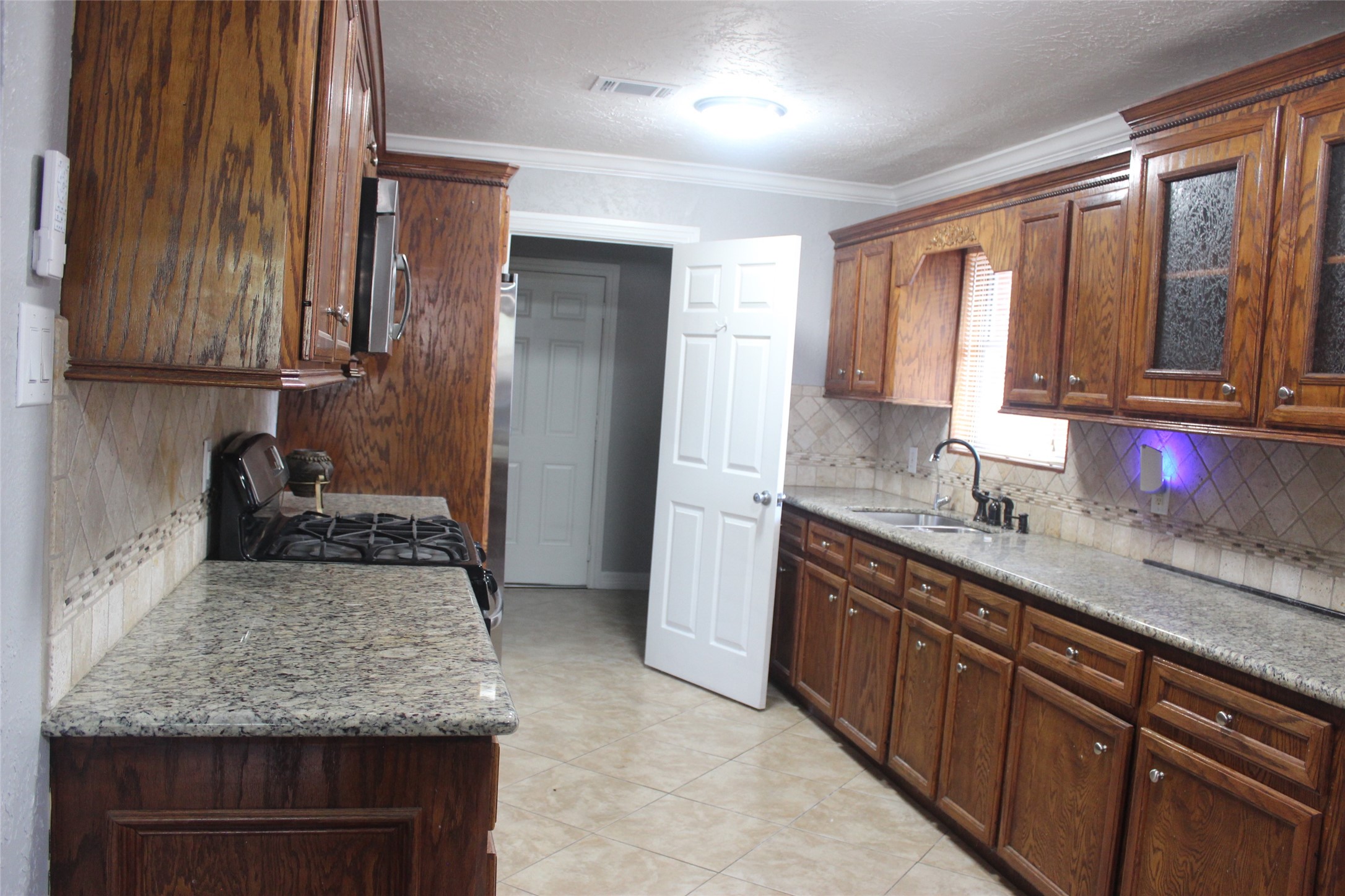 520 Westside Court Property Photo 7