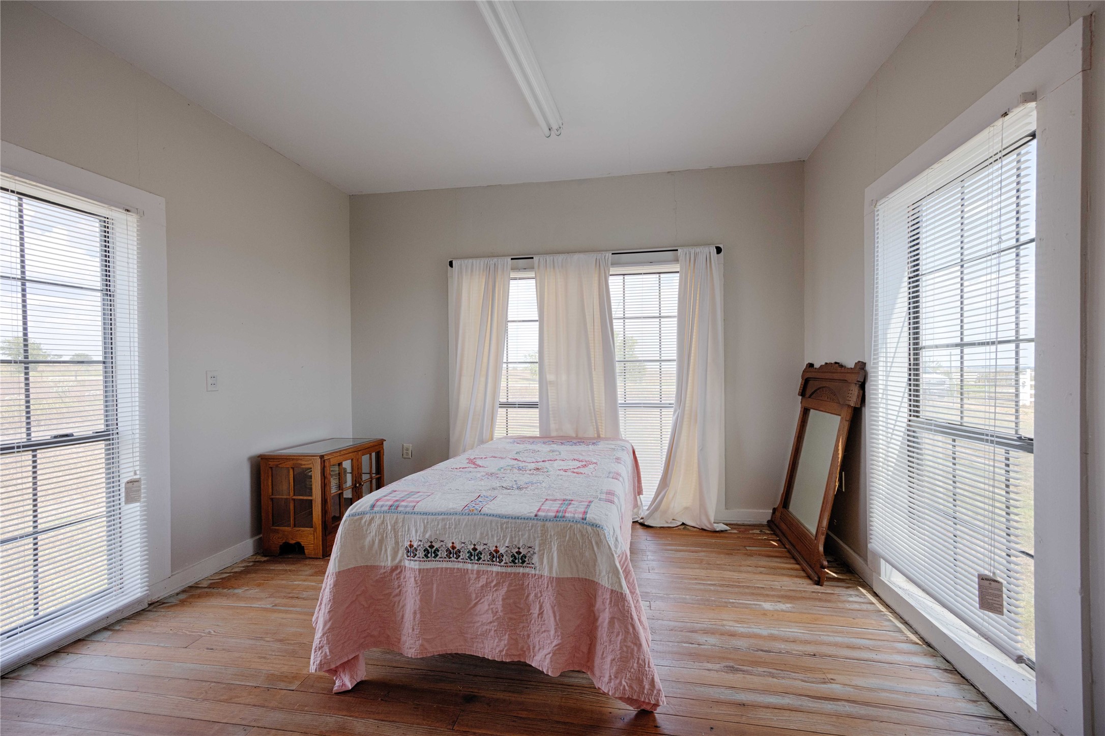 398 County Road 264 Property Photo 23