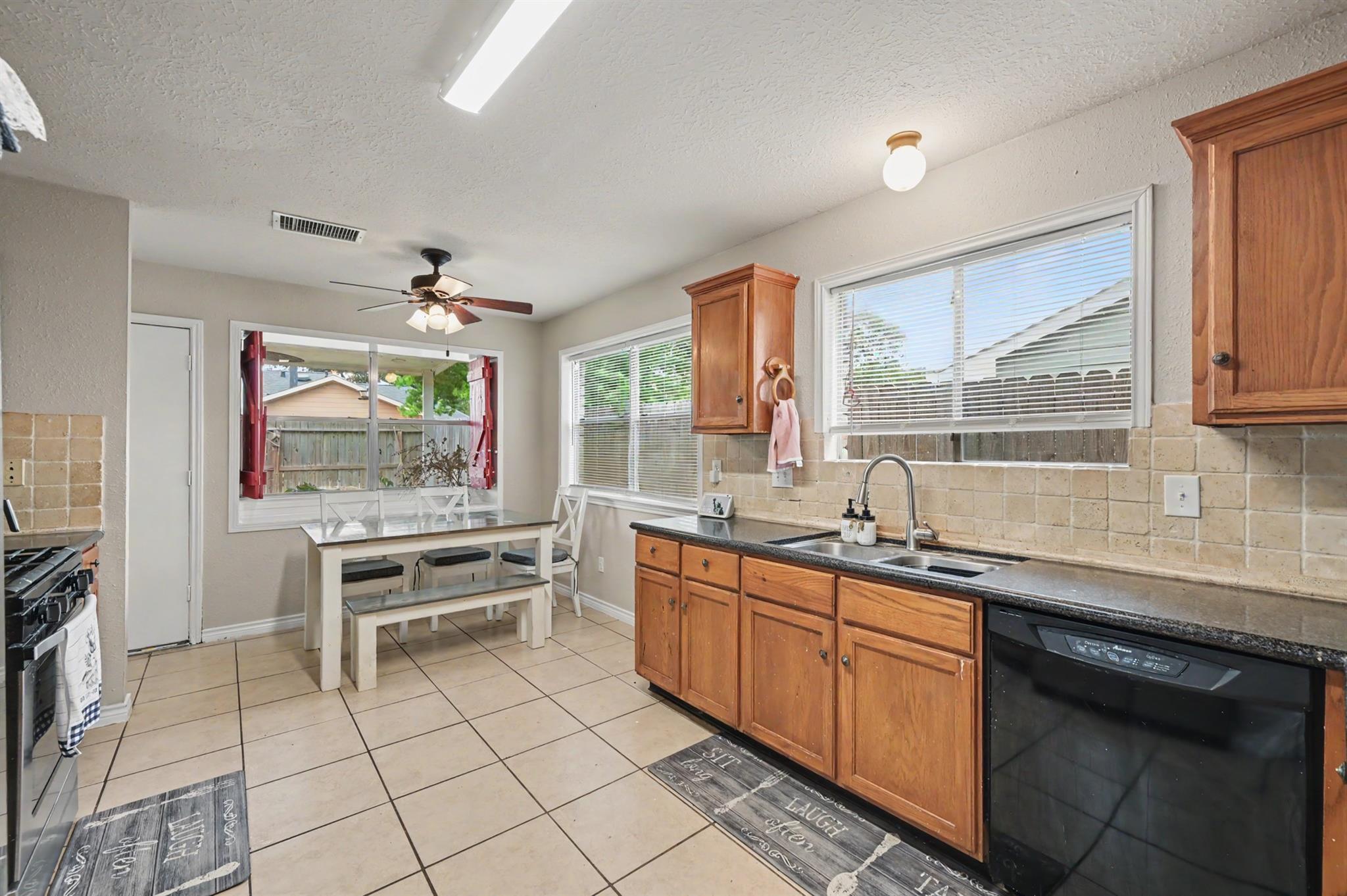 5226 Clarkston Lane Property Photo 7