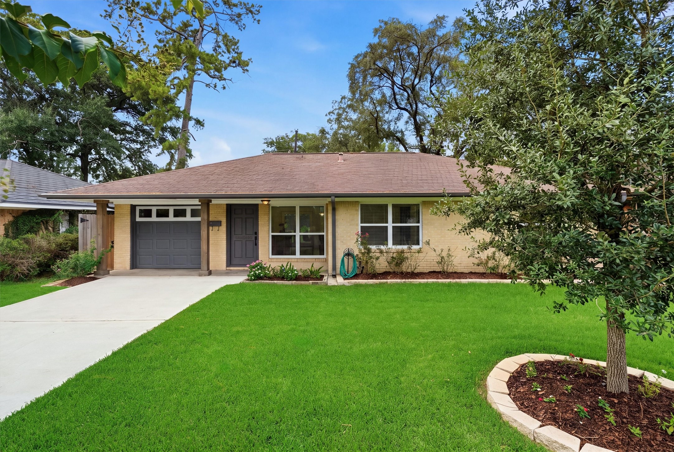 2014 Woodcrest Drive Property Photo 1