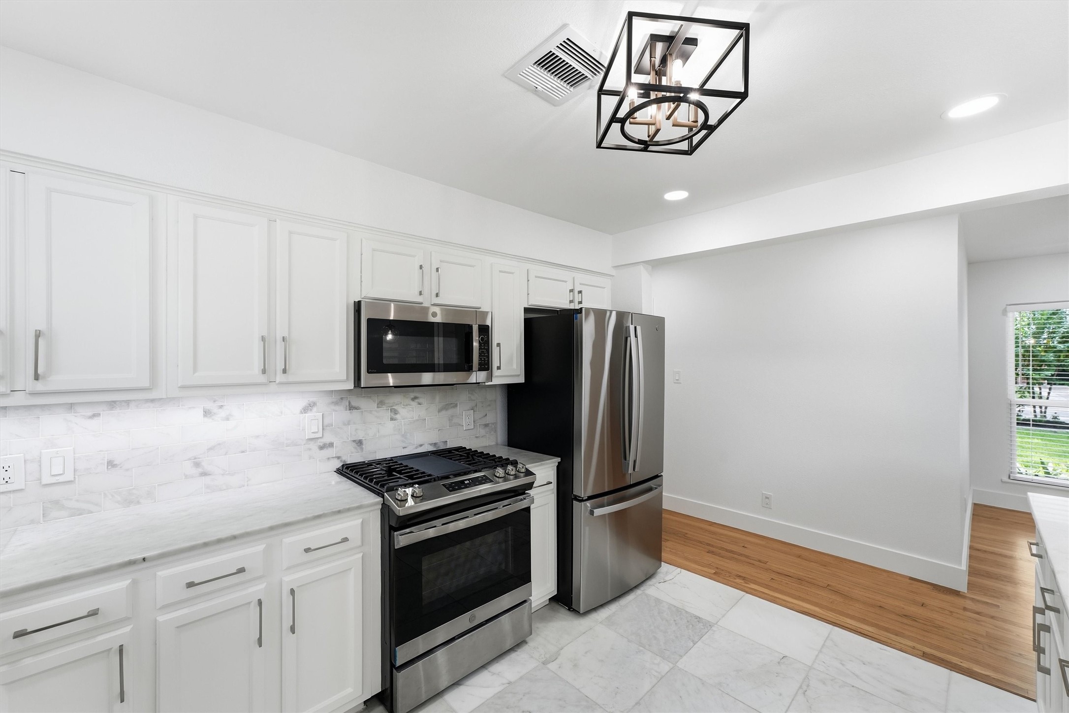 2014 Woodcrest Drive Property Photo 7