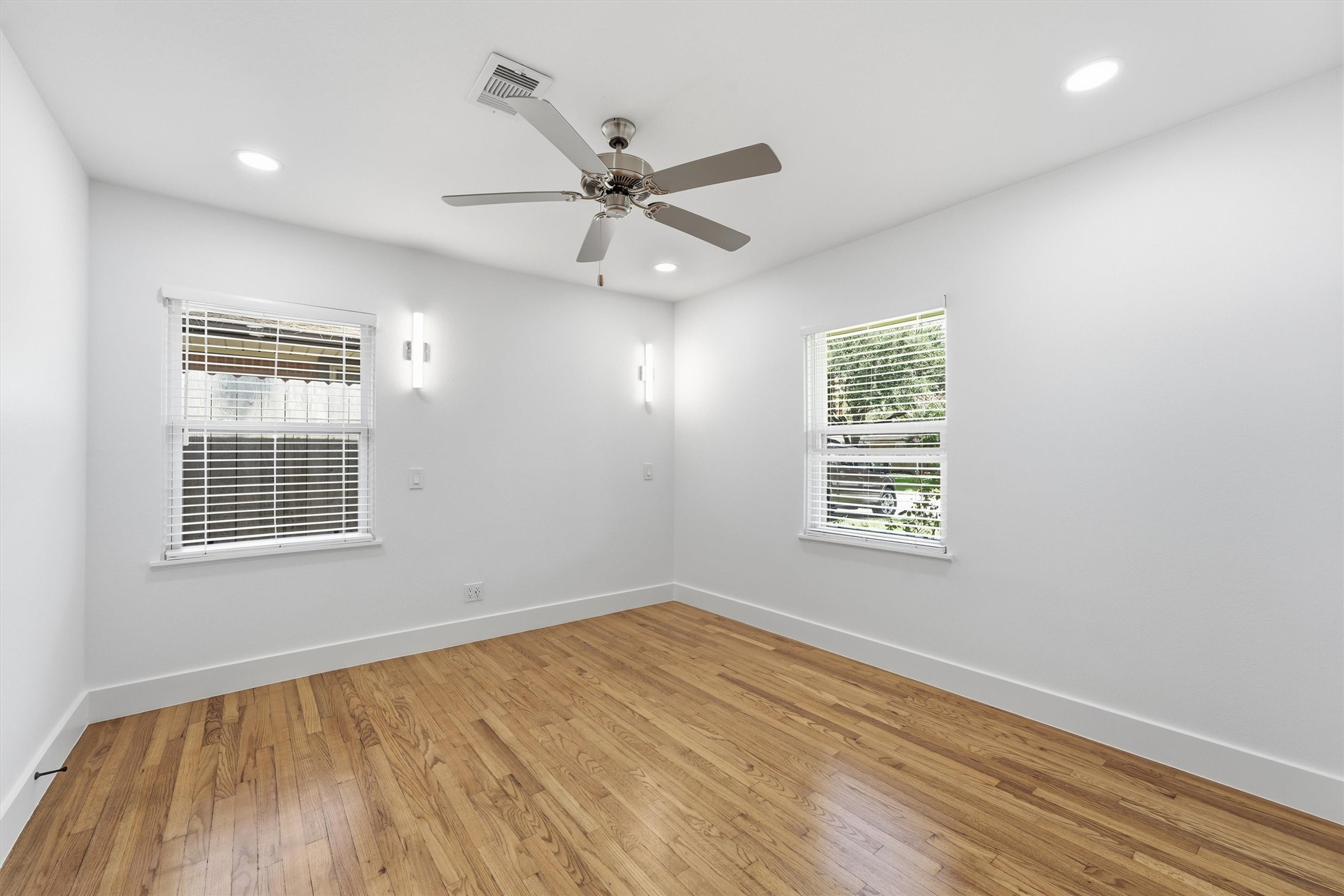 2014 Woodcrest Drive Property Photo 15