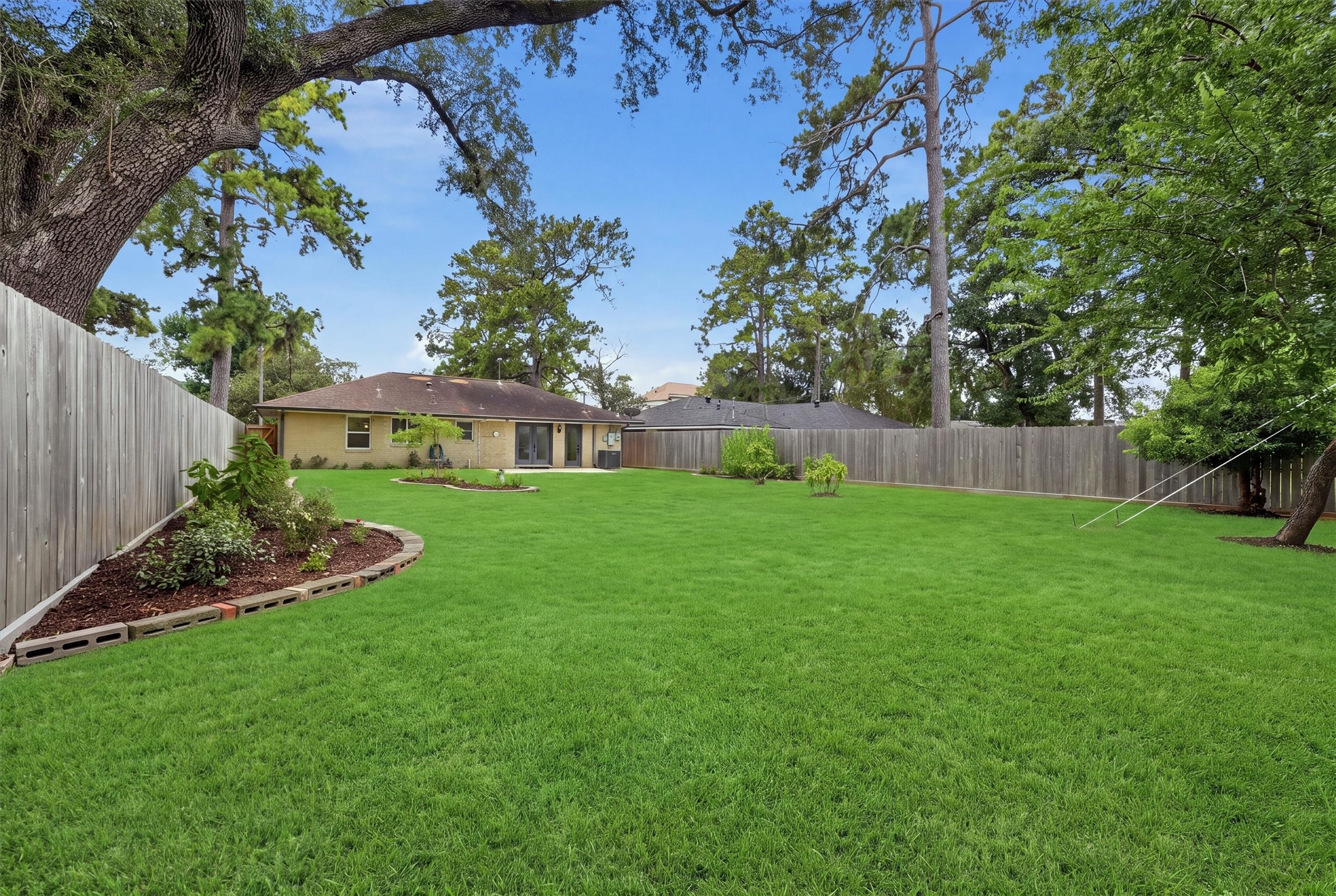 2014 Woodcrest Drive Property Photo 24