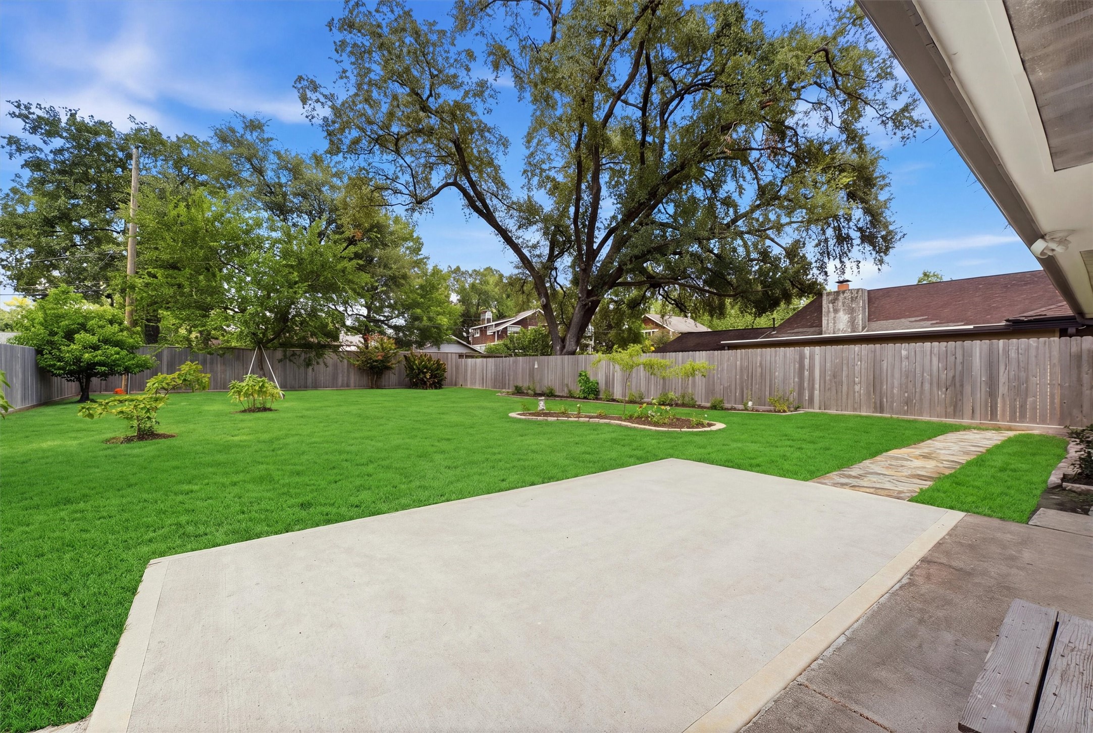 2014 Woodcrest Drive Property Photo 25