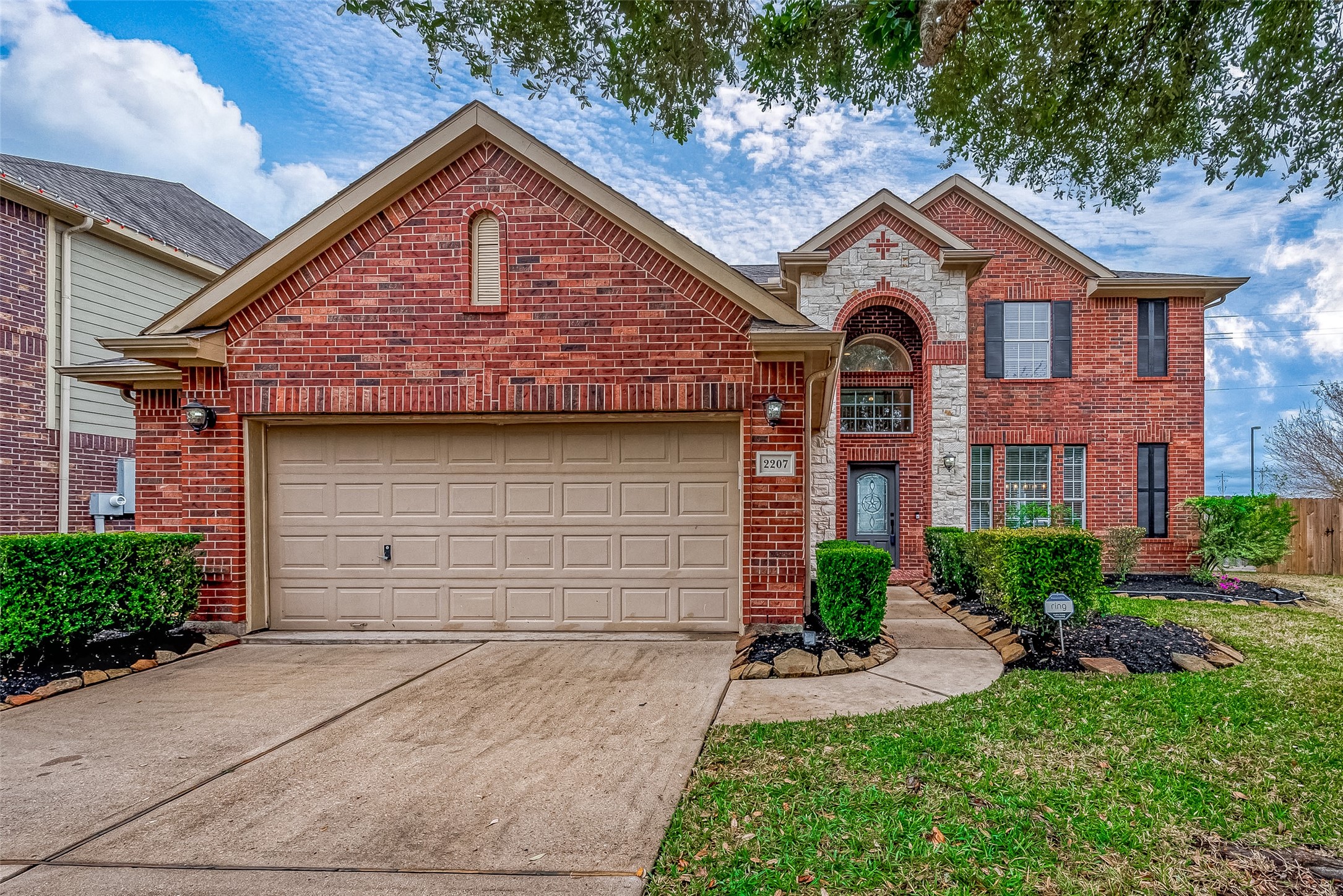 2207 Daroca Drive Property Photo 1