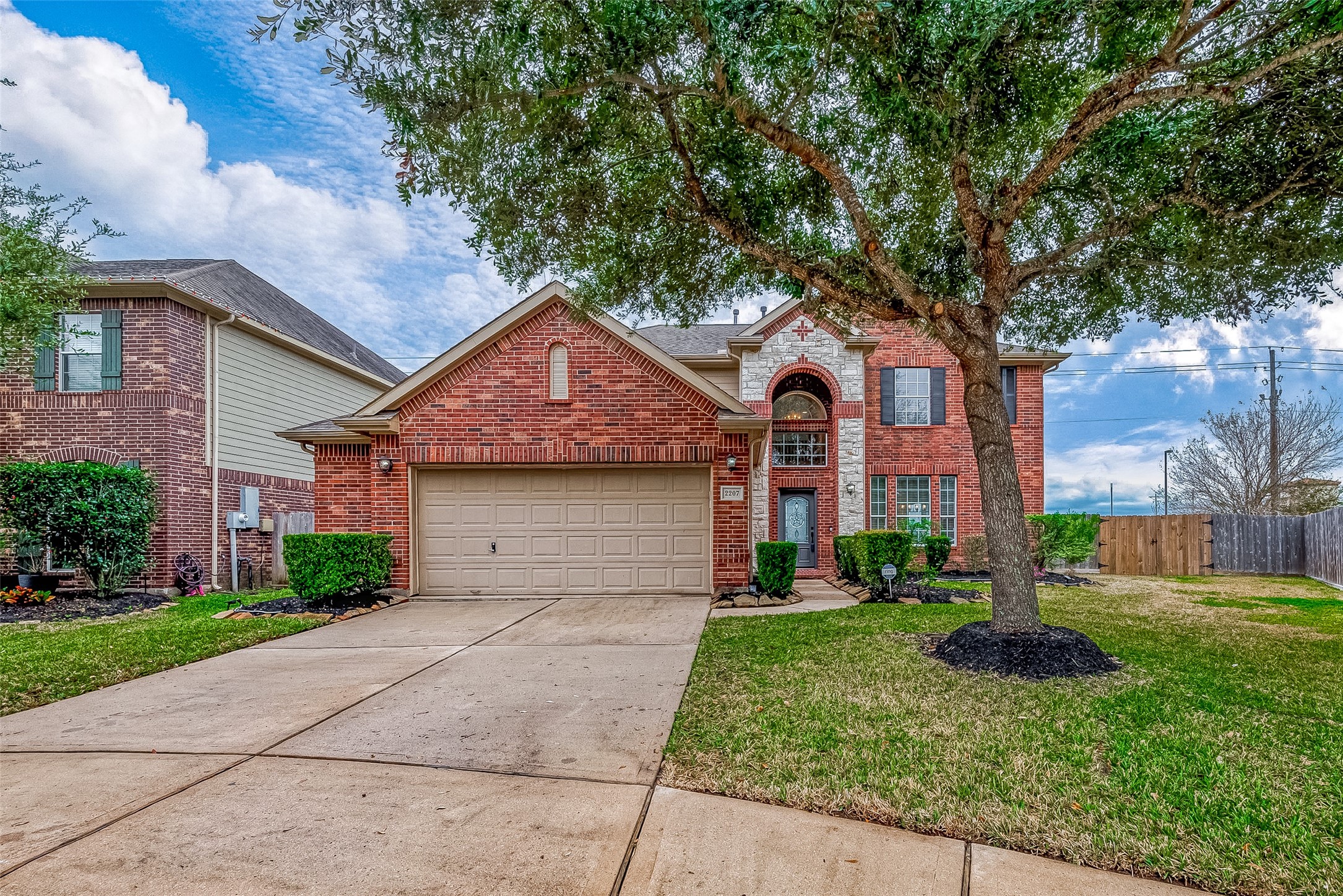 2207 Daroca Drive Property Photo 2