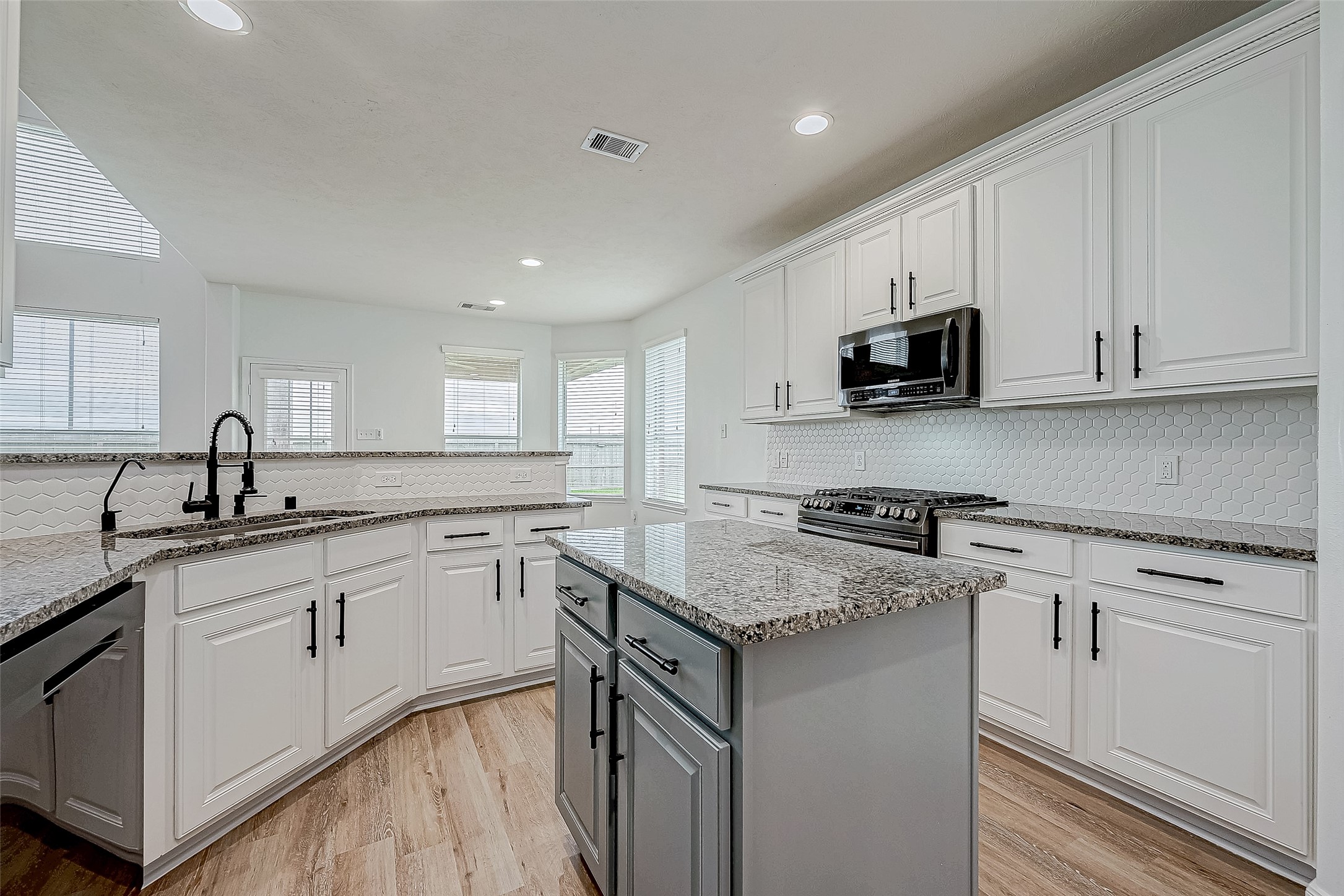 2207 Daroca Drive Property Photo 14