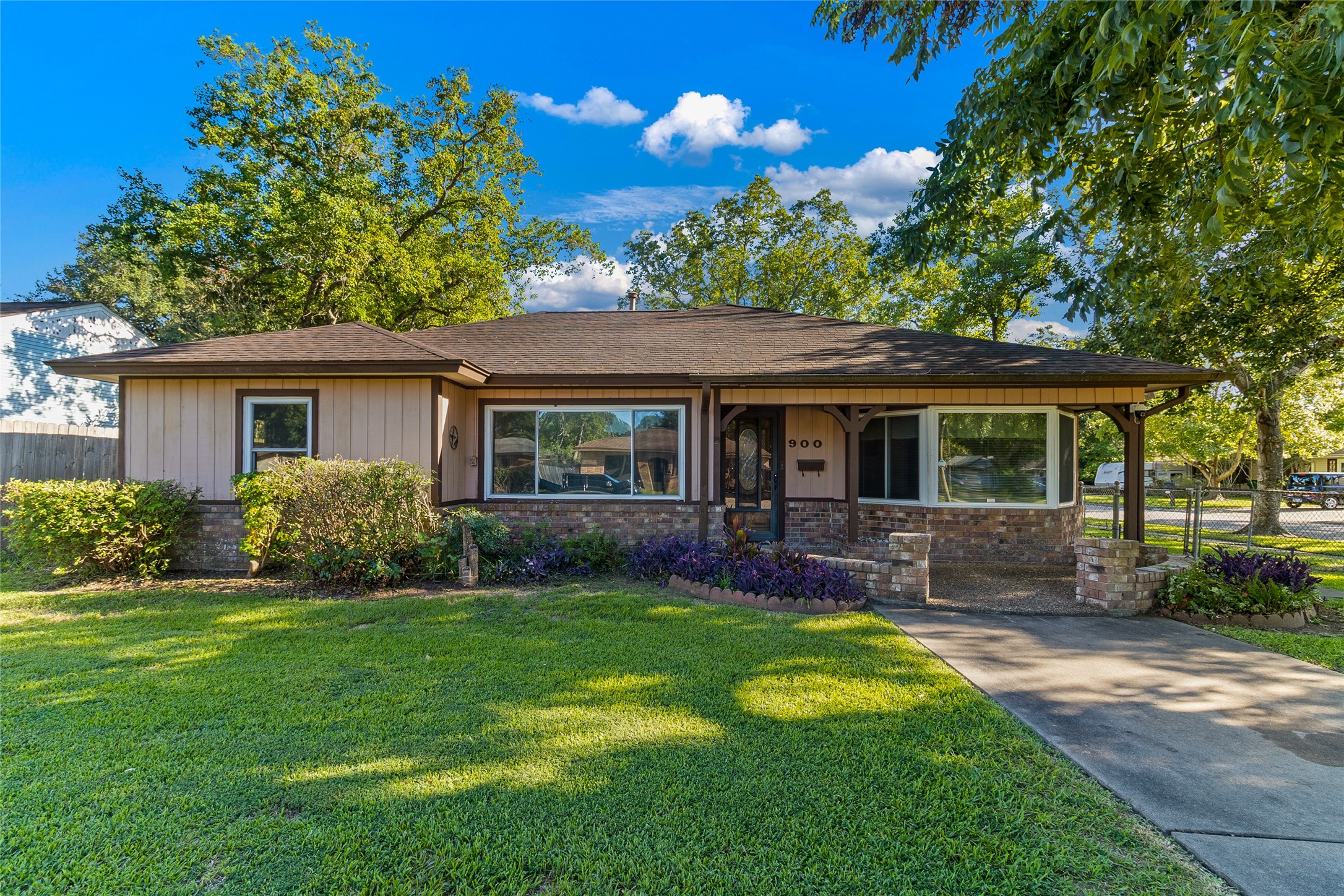 900 Wimberly Street Property Photo 1