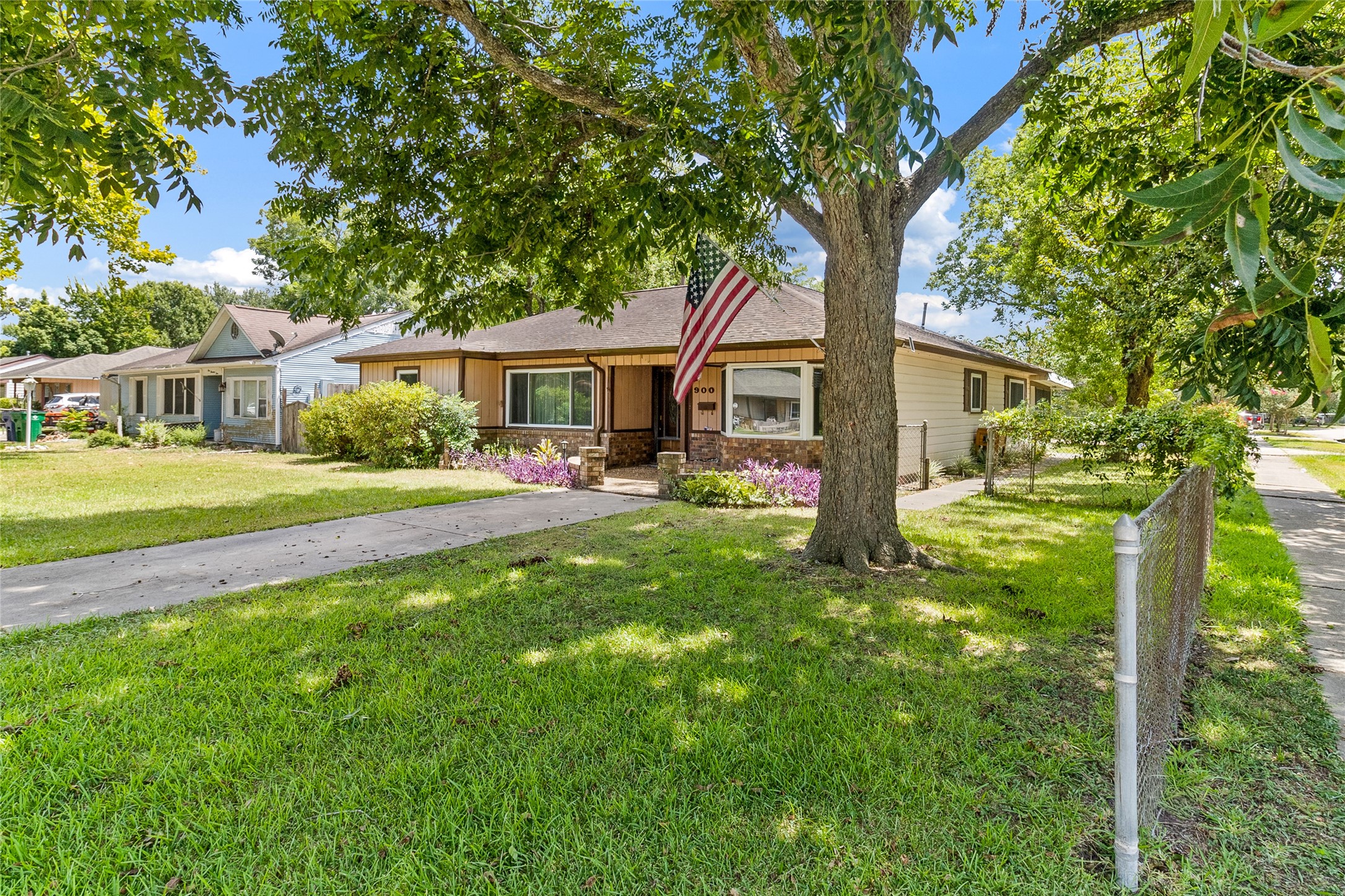 900 Wimberly Street Property Photo 3