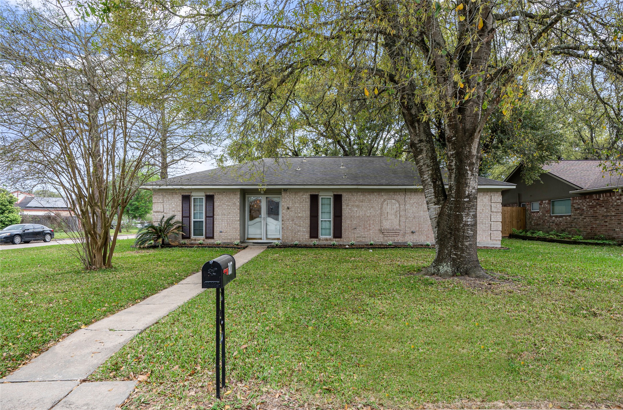 807 Driftwood Street Property Photo 1