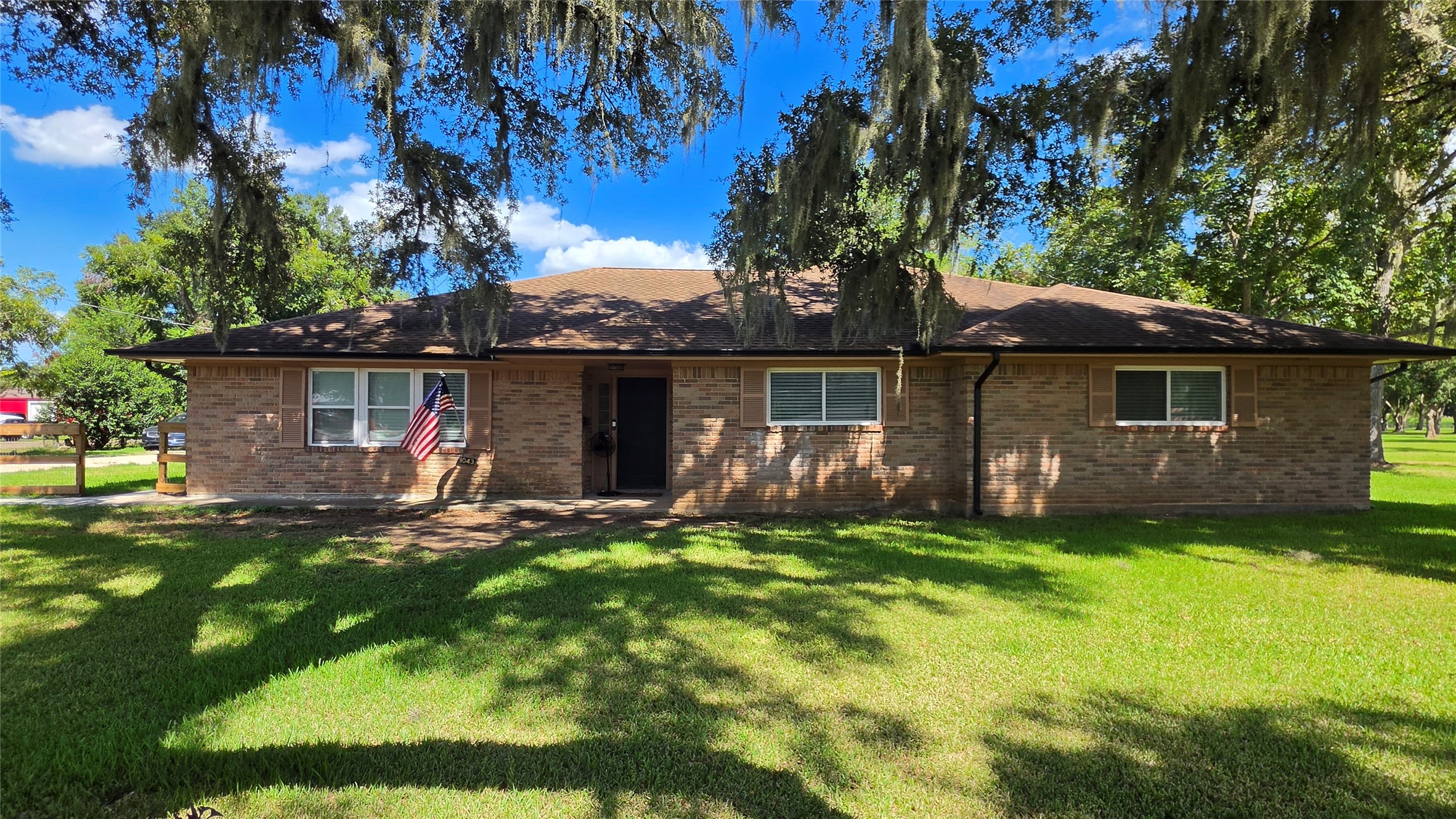 1043 Columbia Drive Property Photo 1