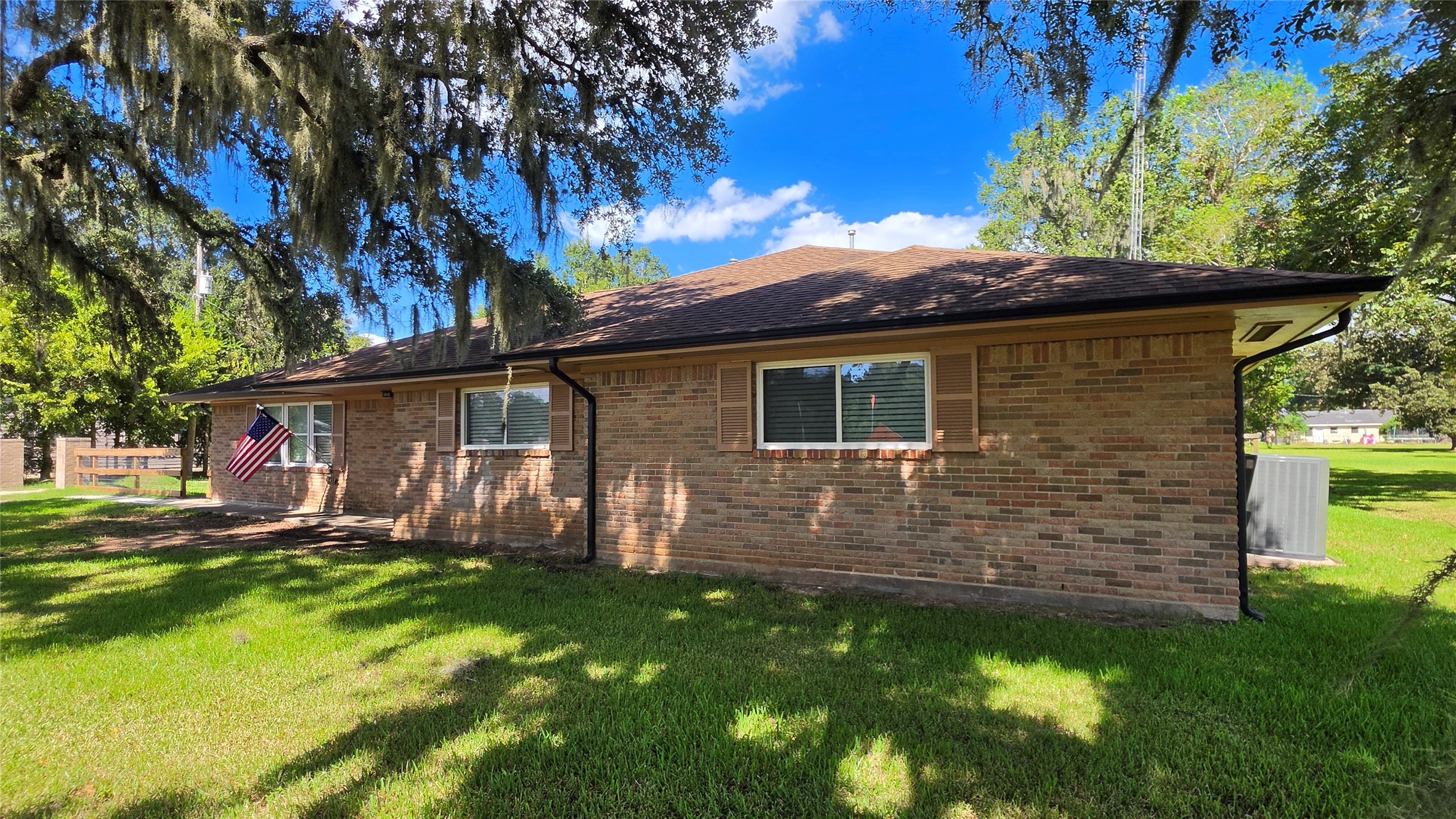1043 Columbia Drive Property Photo 3