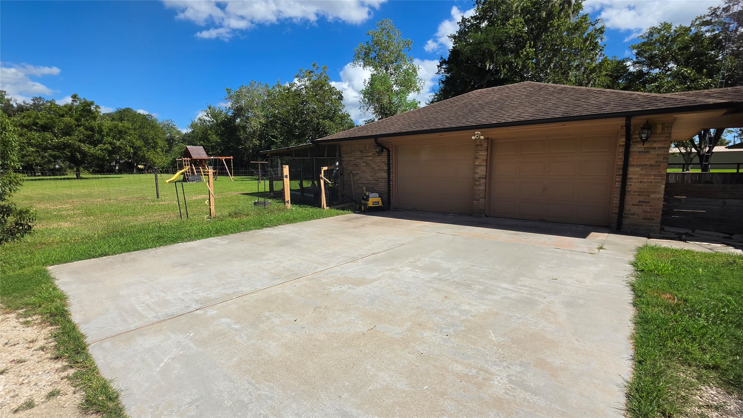 1043 Columbia Drive Property Photo 5