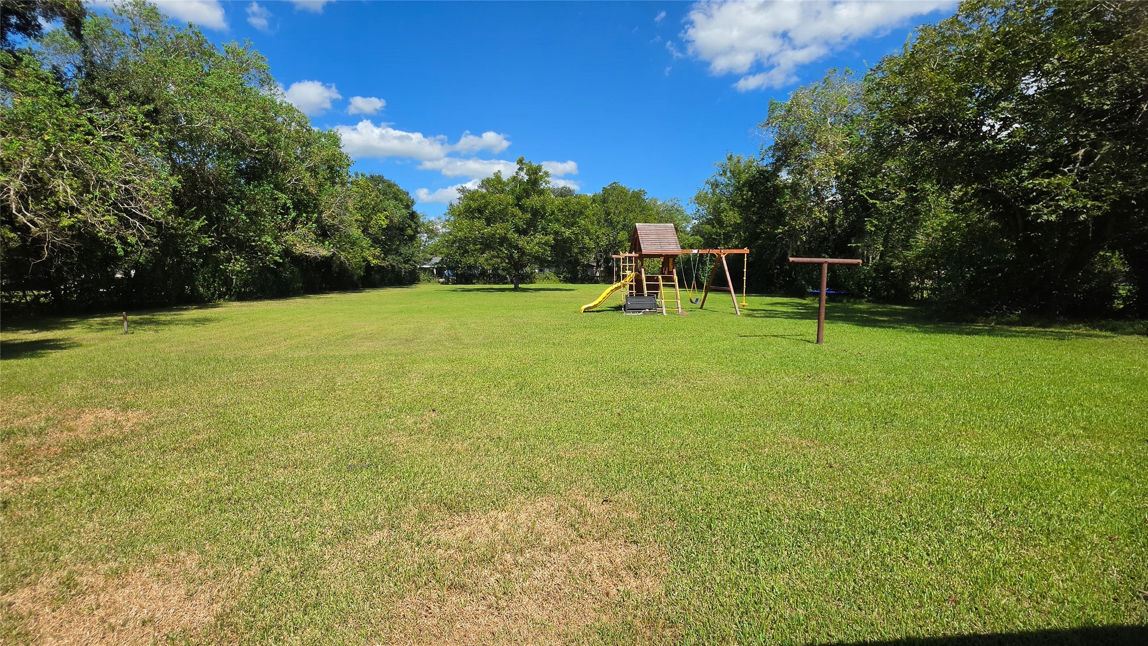 1043 Columbia Drive Property Photo 6