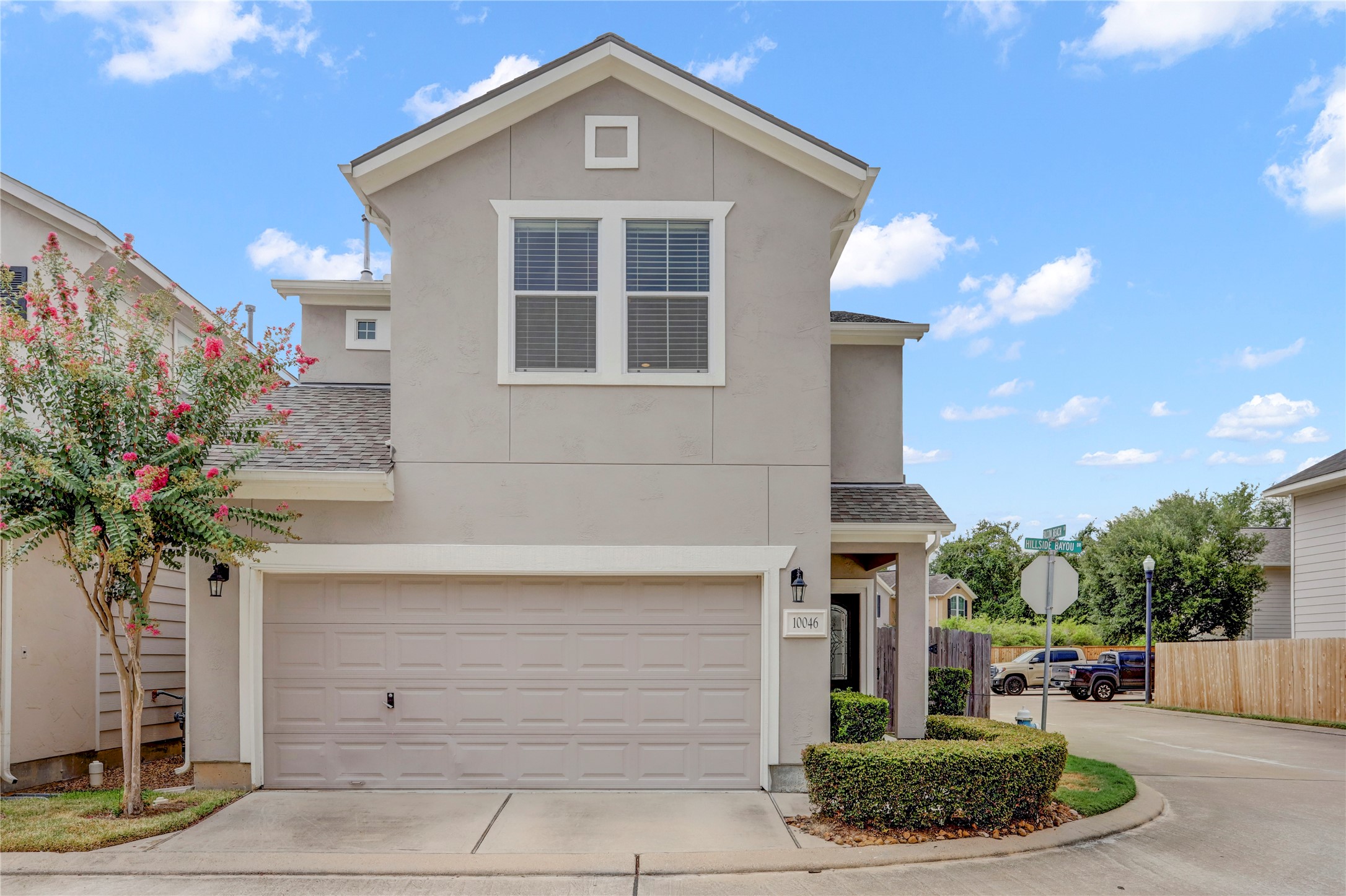 10046 Hillside Bayou Drive Property Photo 2