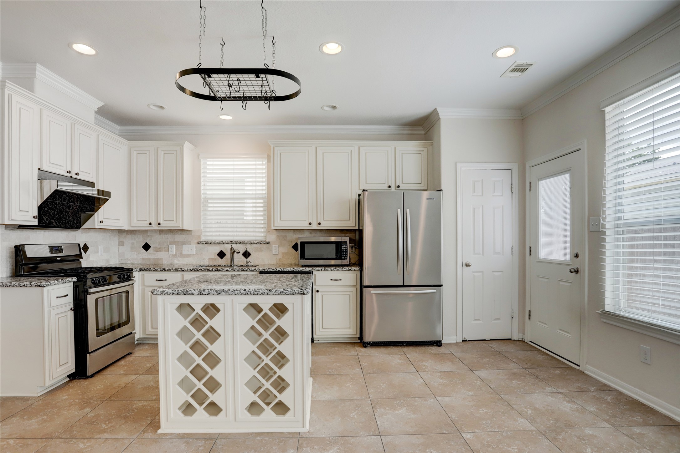 10046 Hillside Bayou Drive Property Photo 7