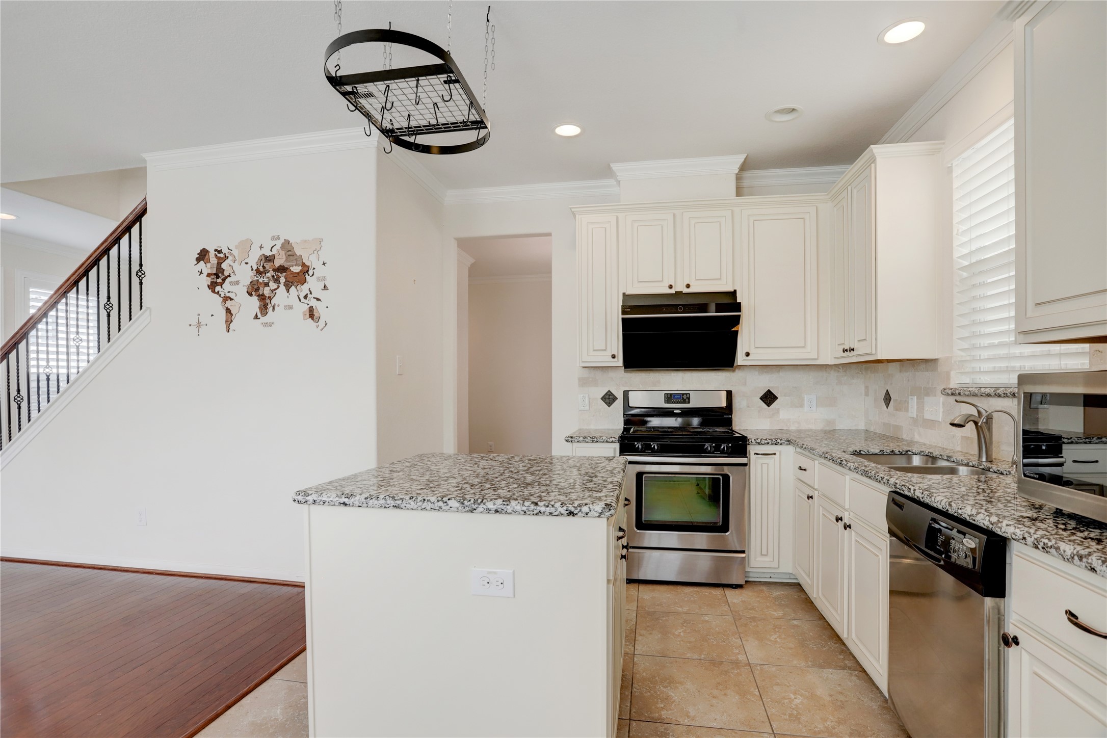 10046 Hillside Bayou Drive Property Photo 8