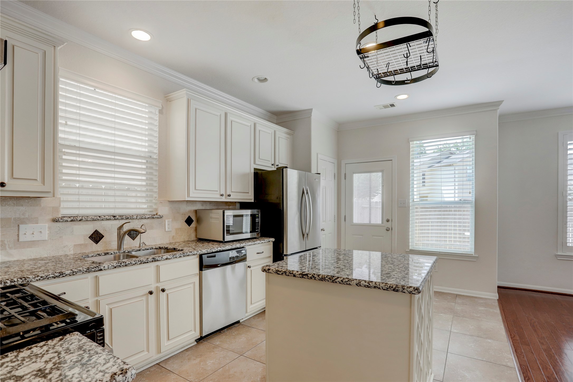 10046 Hillside Bayou Drive Property Photo 9