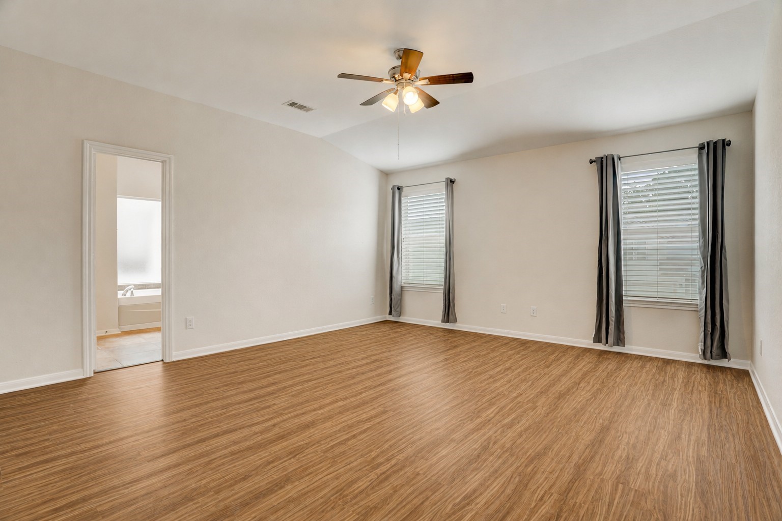 10046 Hillside Bayou Drive Property Photo 16