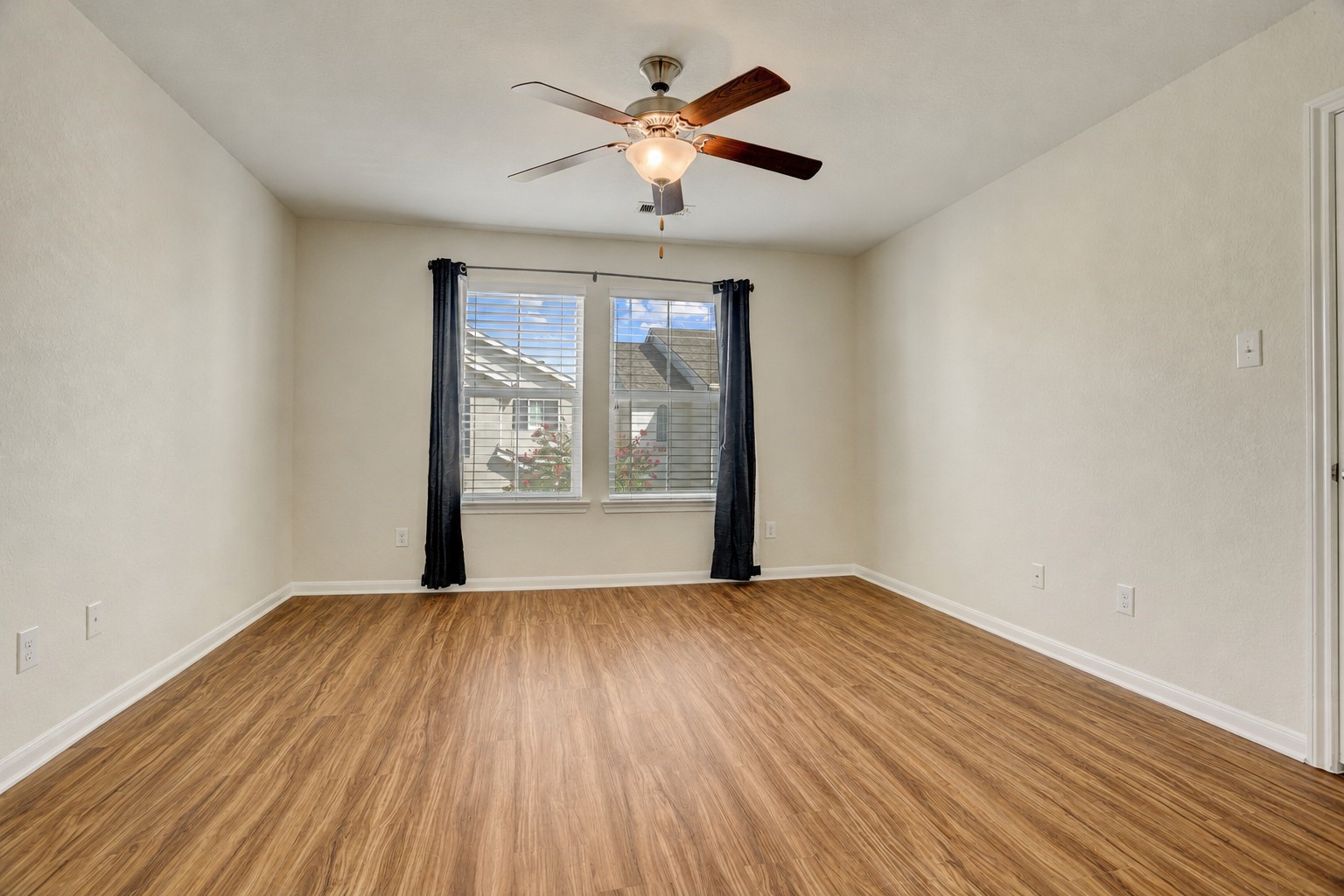 10046 Hillside Bayou Drive Property Photo 21