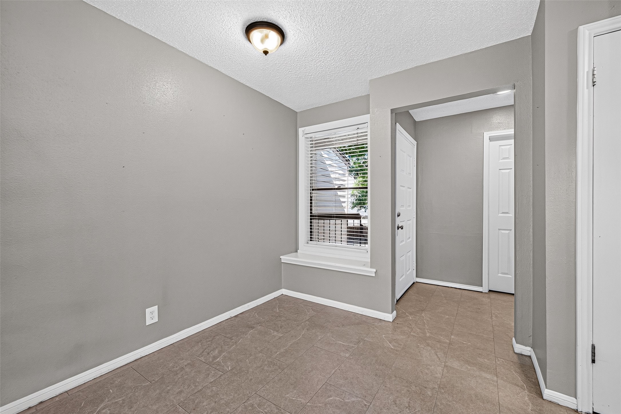 201 Lakeview Terrace Terrace Property Photo 3
