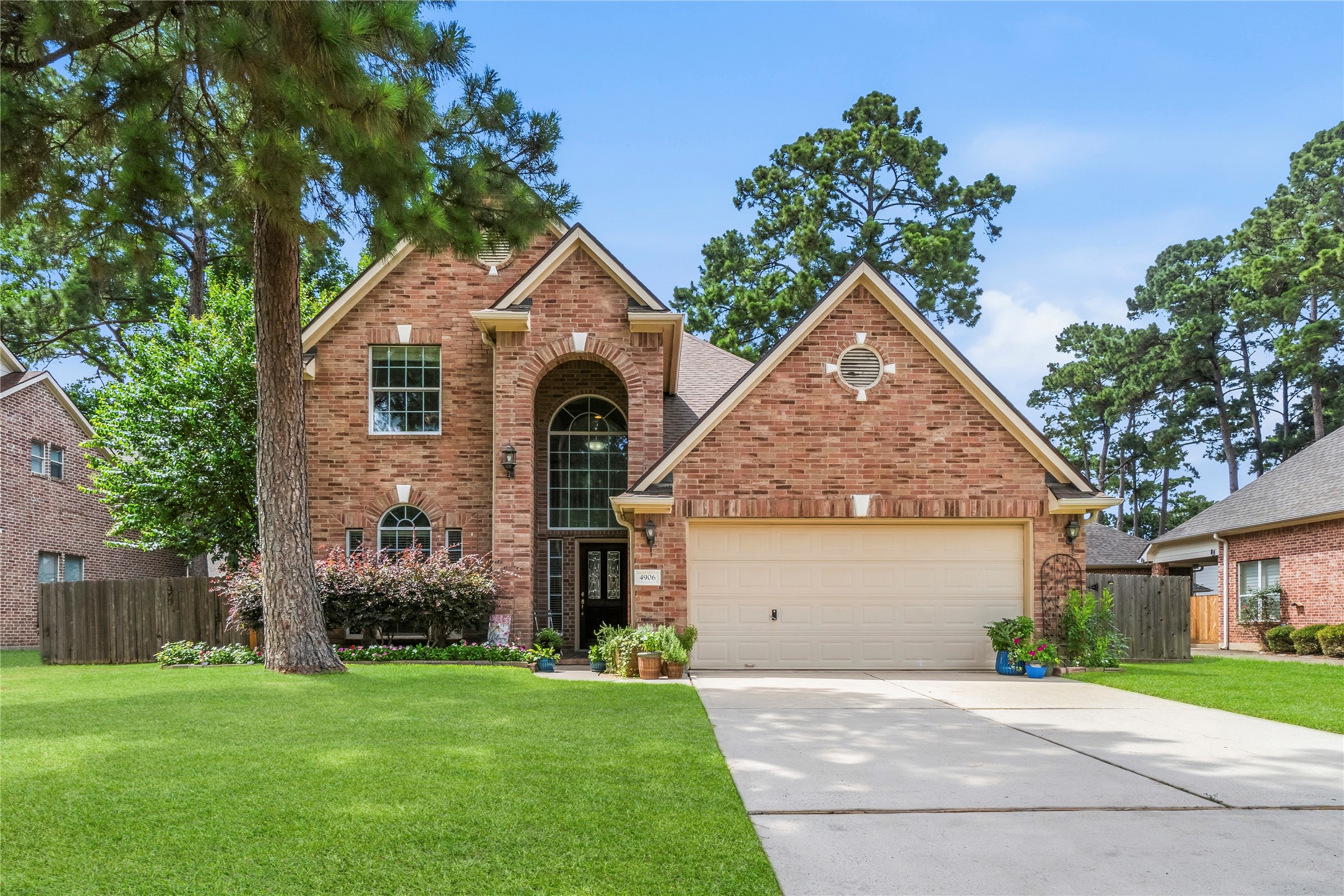 4906 Canterbury Way Property Photo 1