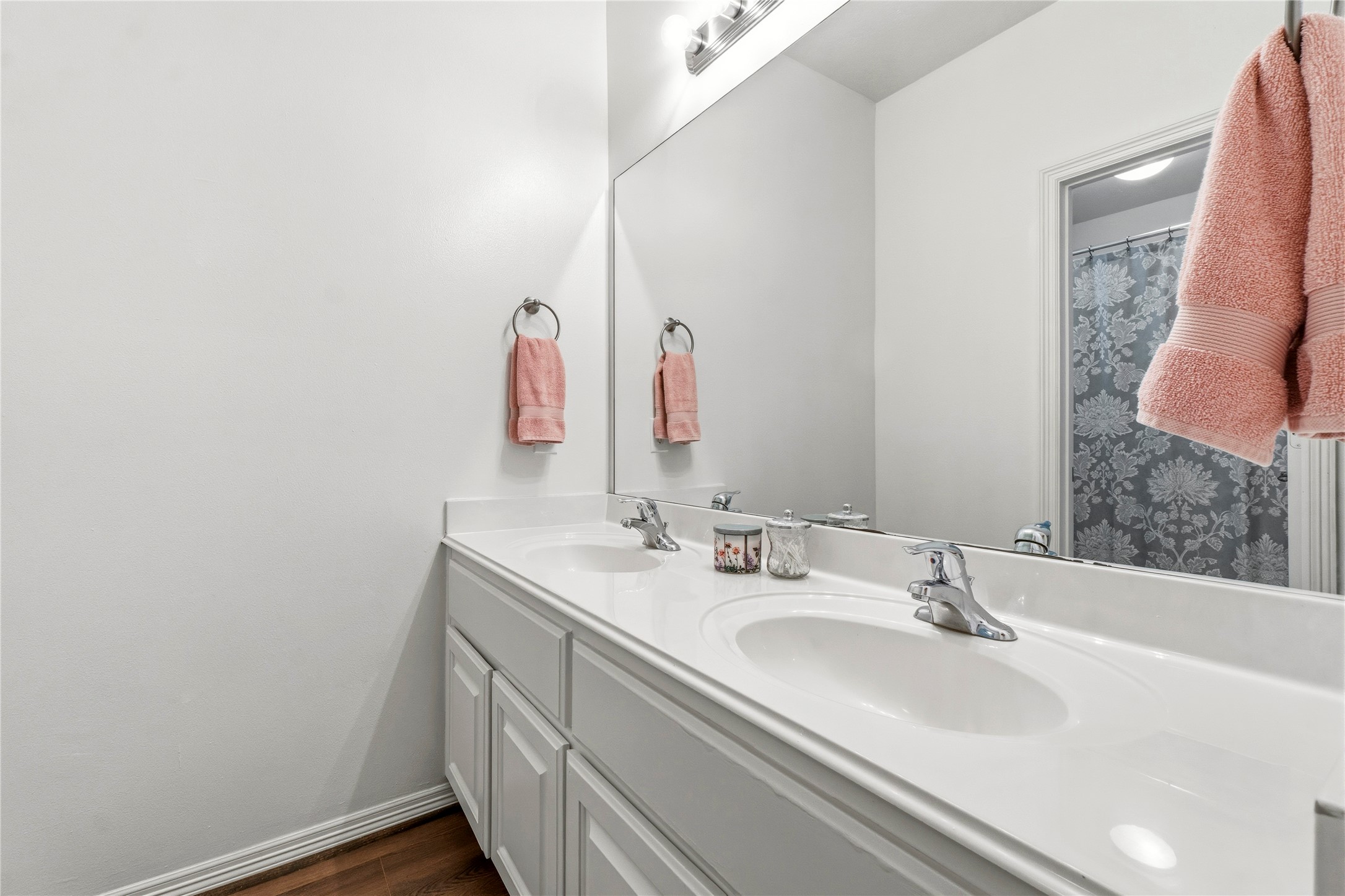 4906 Canterbury Way Property Photo 7