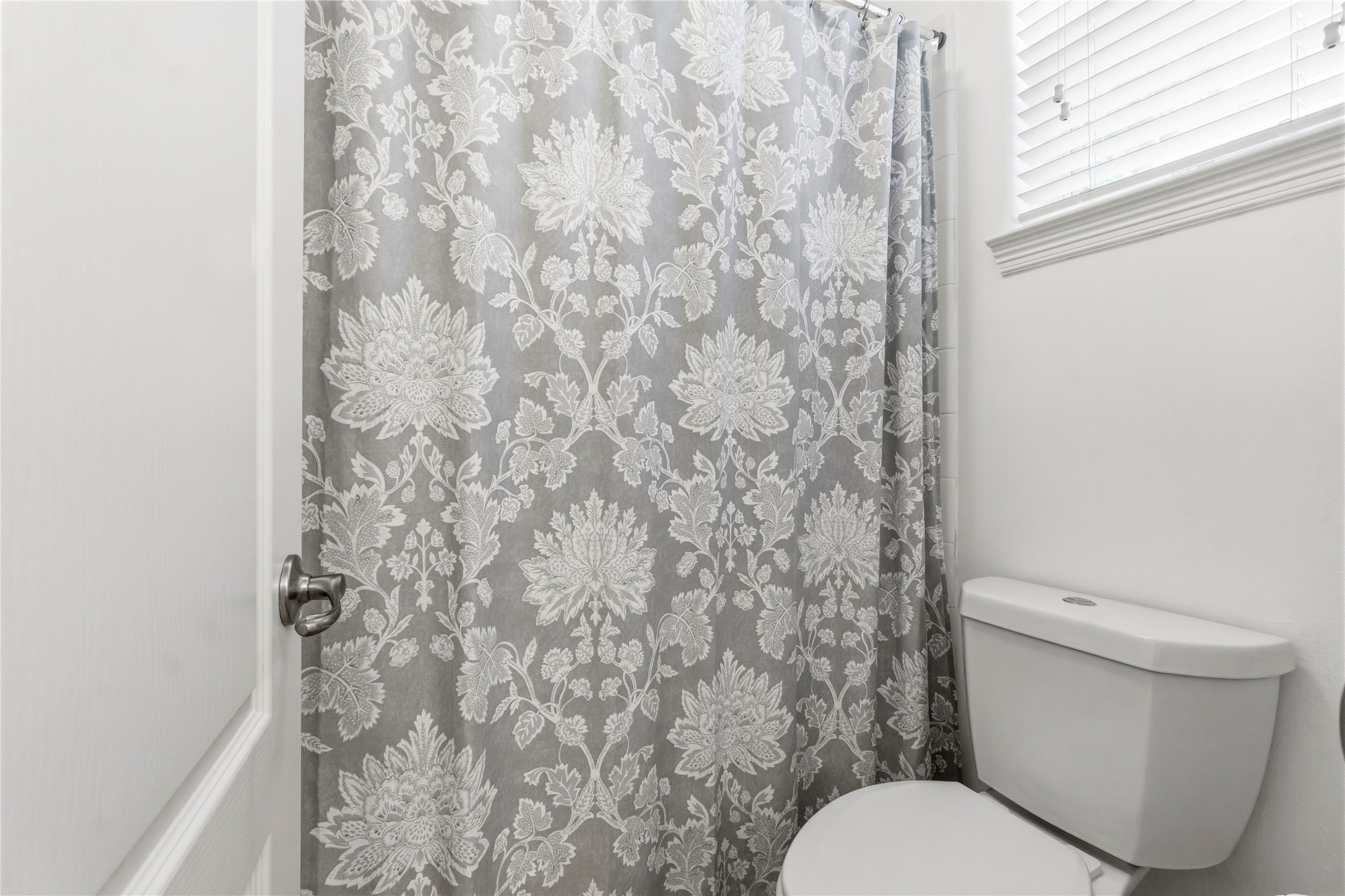 4906 Canterbury Way Property Photo 8