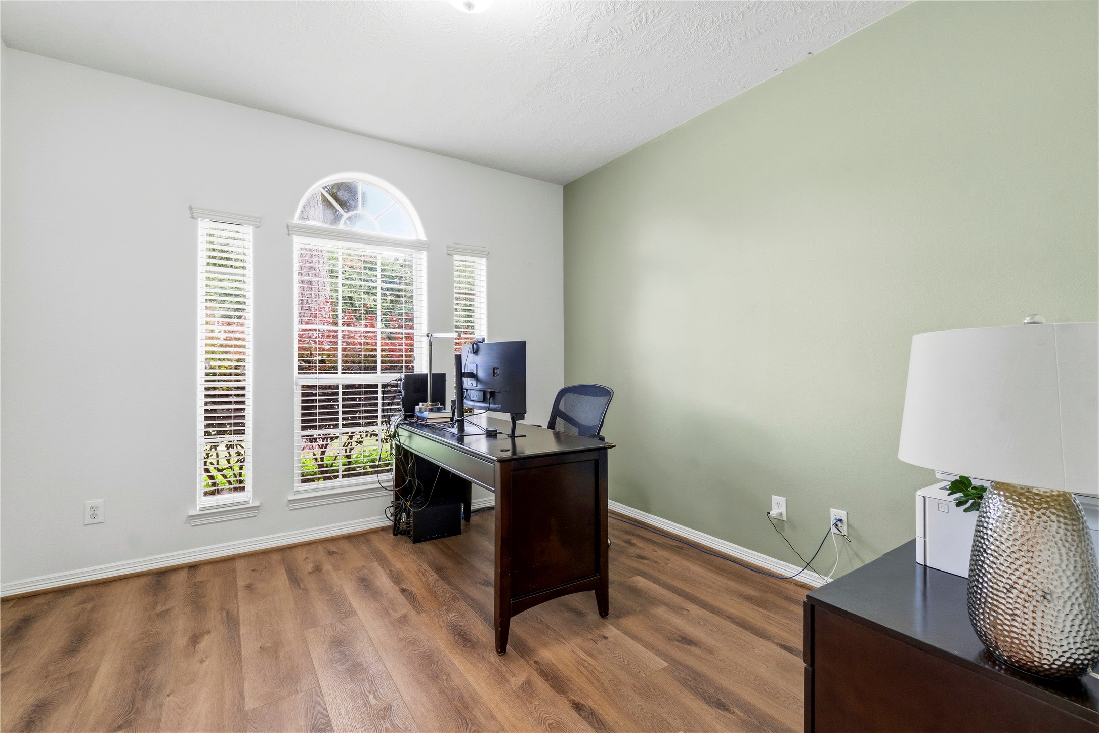 4906 Canterbury Way Property Photo 11