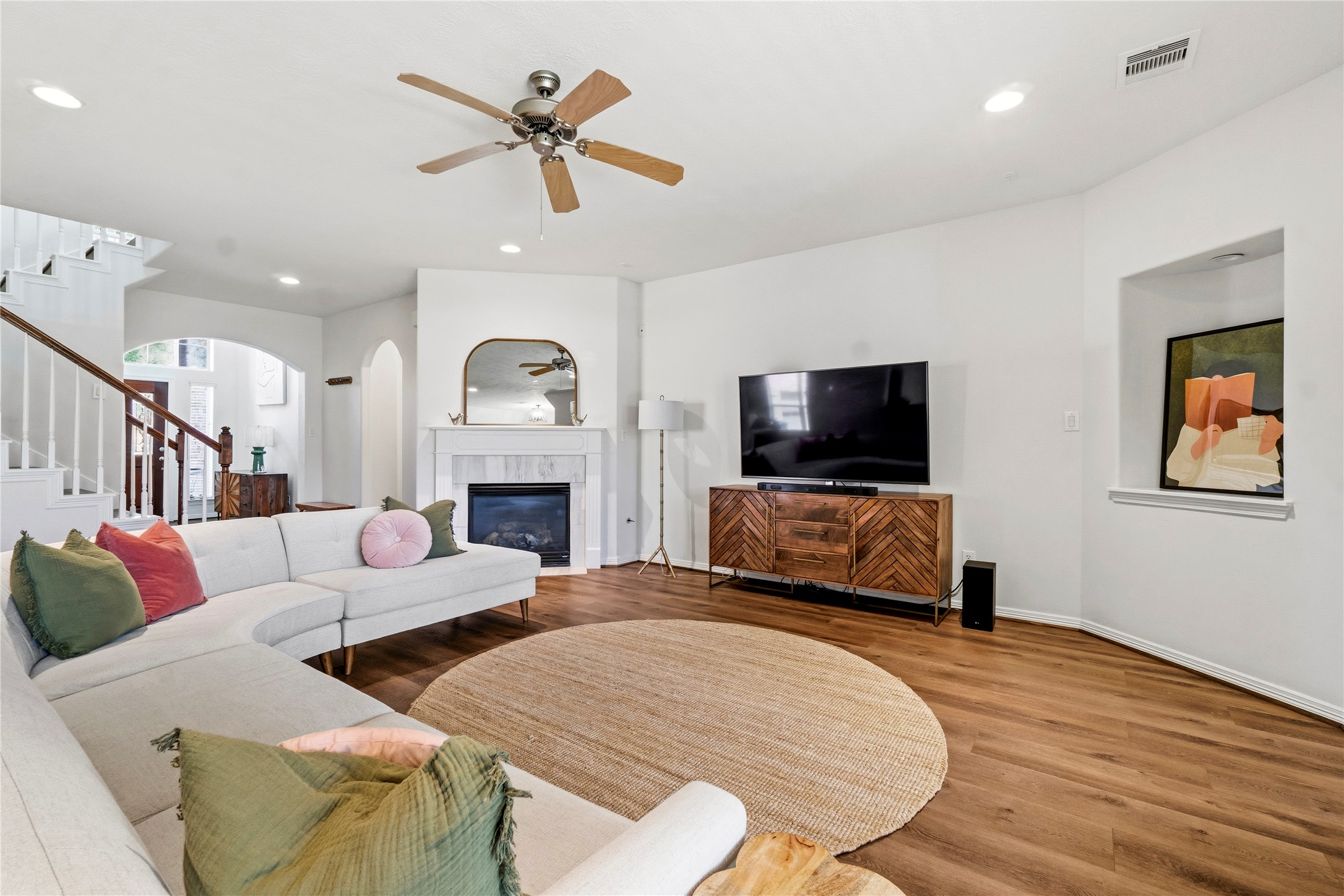 4906 Canterbury Way Property Photo 13