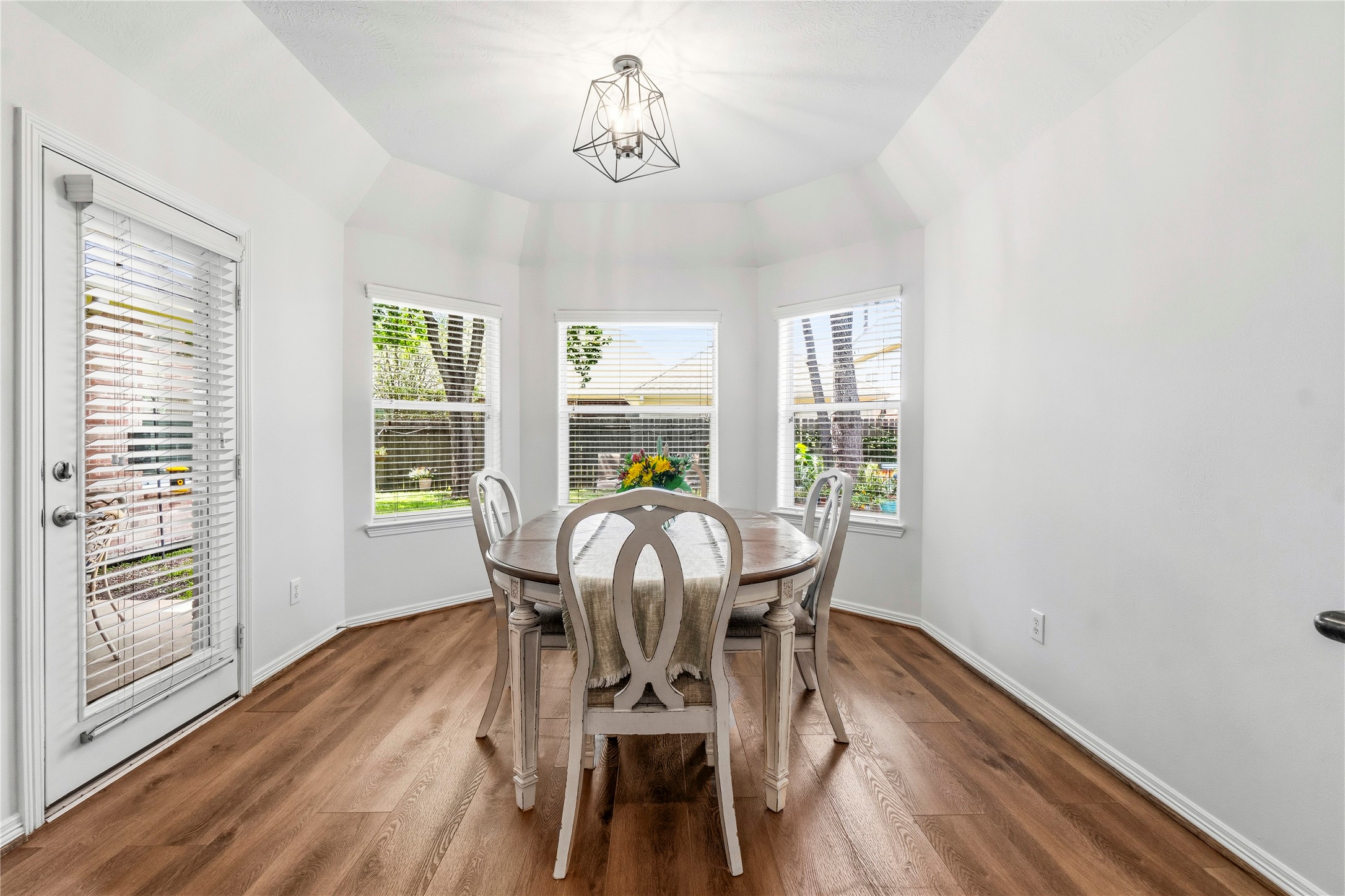 4906 Canterbury Way Property Photo 16