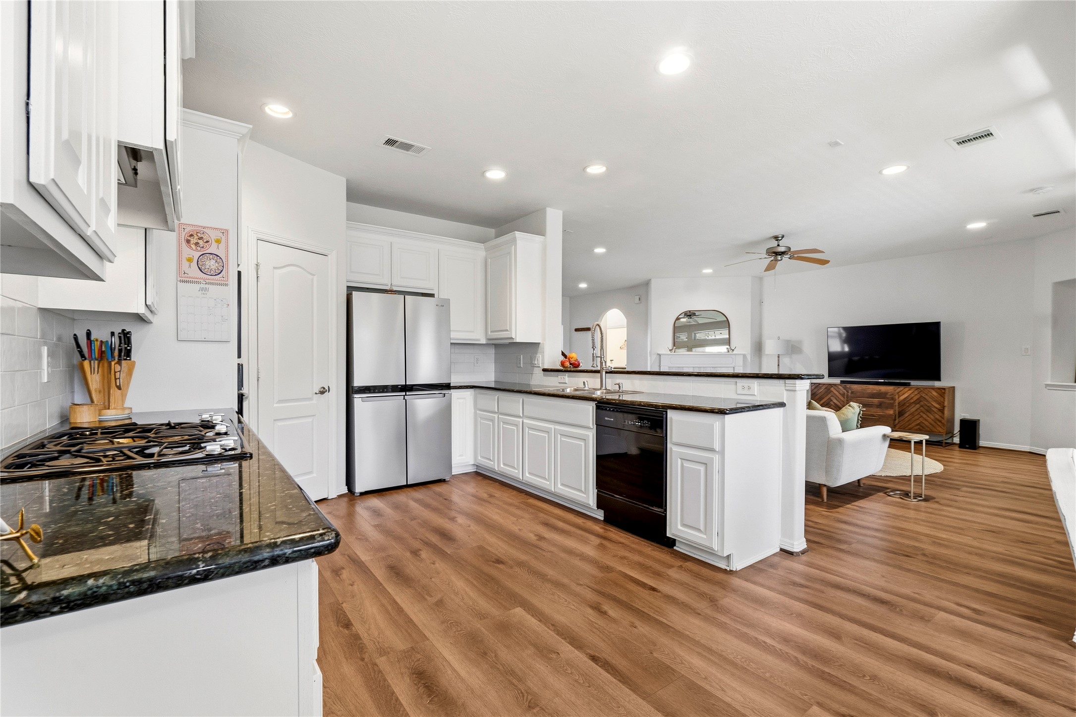 4906 Canterbury Way Property Photo 18