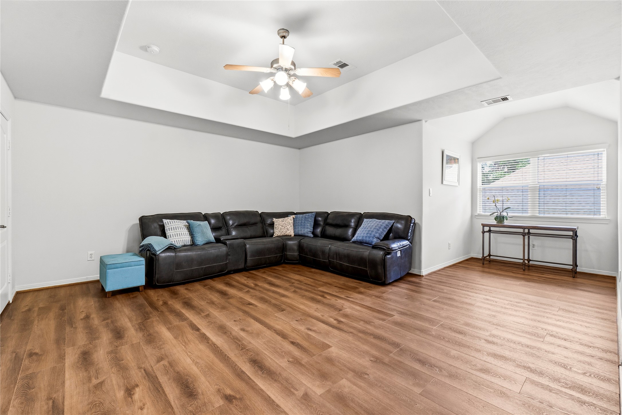 4906 Canterbury Way Property Photo 26
