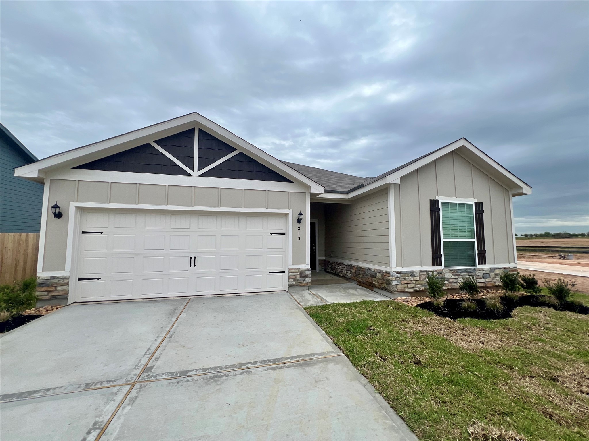 313 Kim Lane Property Photo