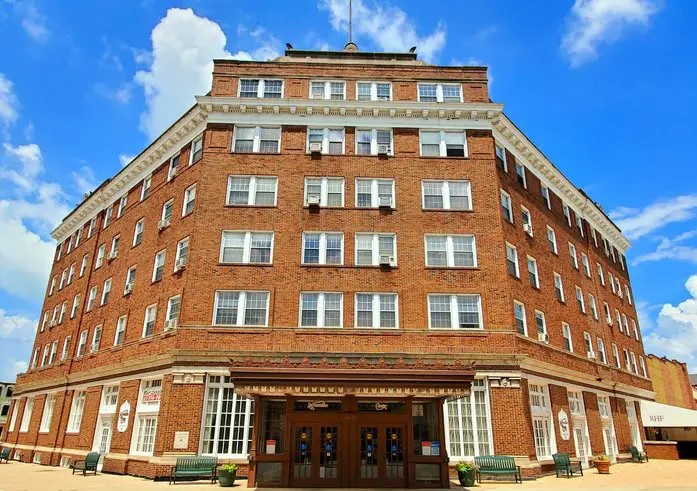 208 W State St Property Photo 1