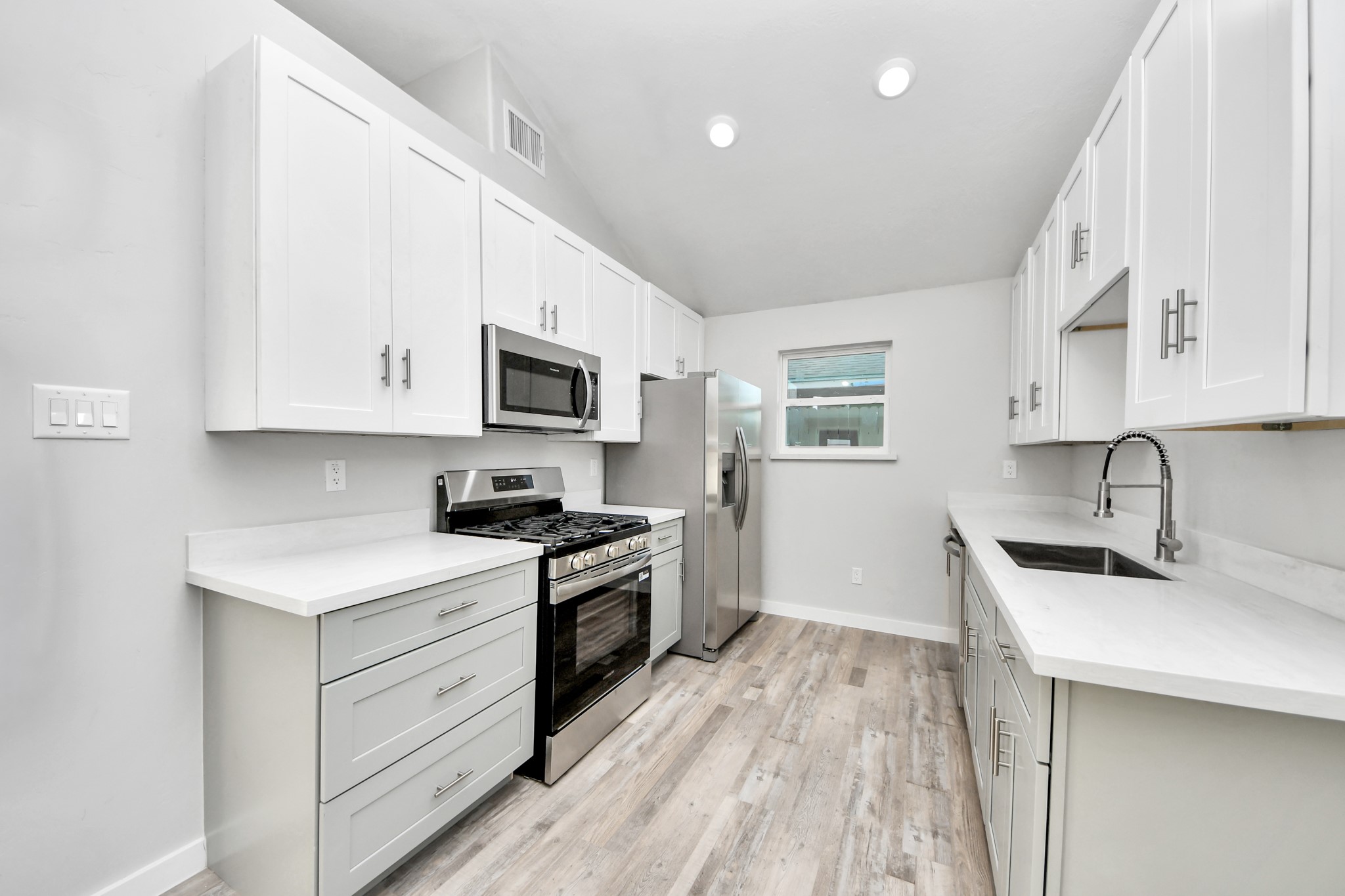 6201 Batterson Street Property Photo 4