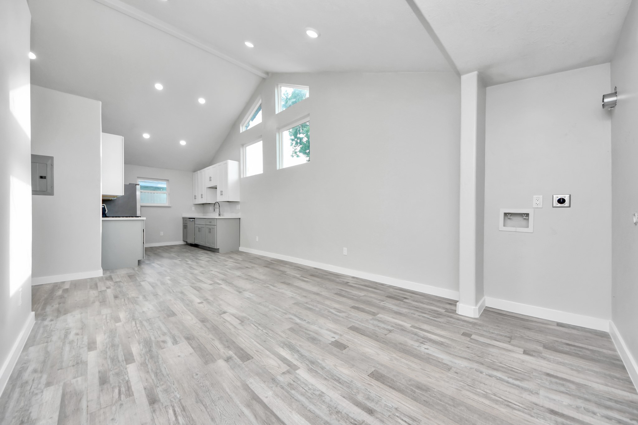 6201 Batterson Street Property Photo 6