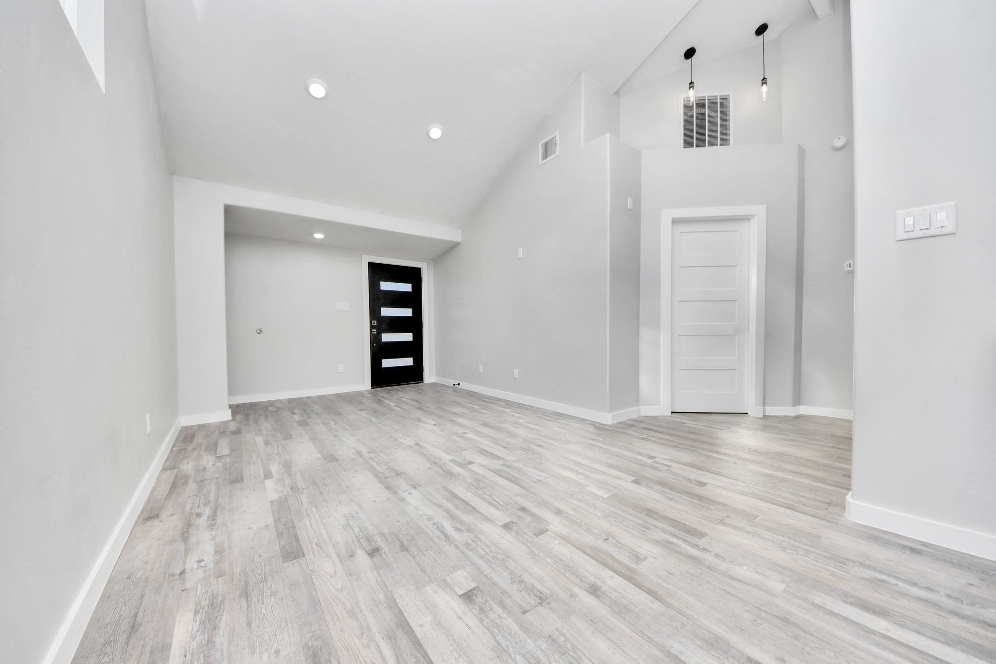 6201 Batterson Street Property Photo 8