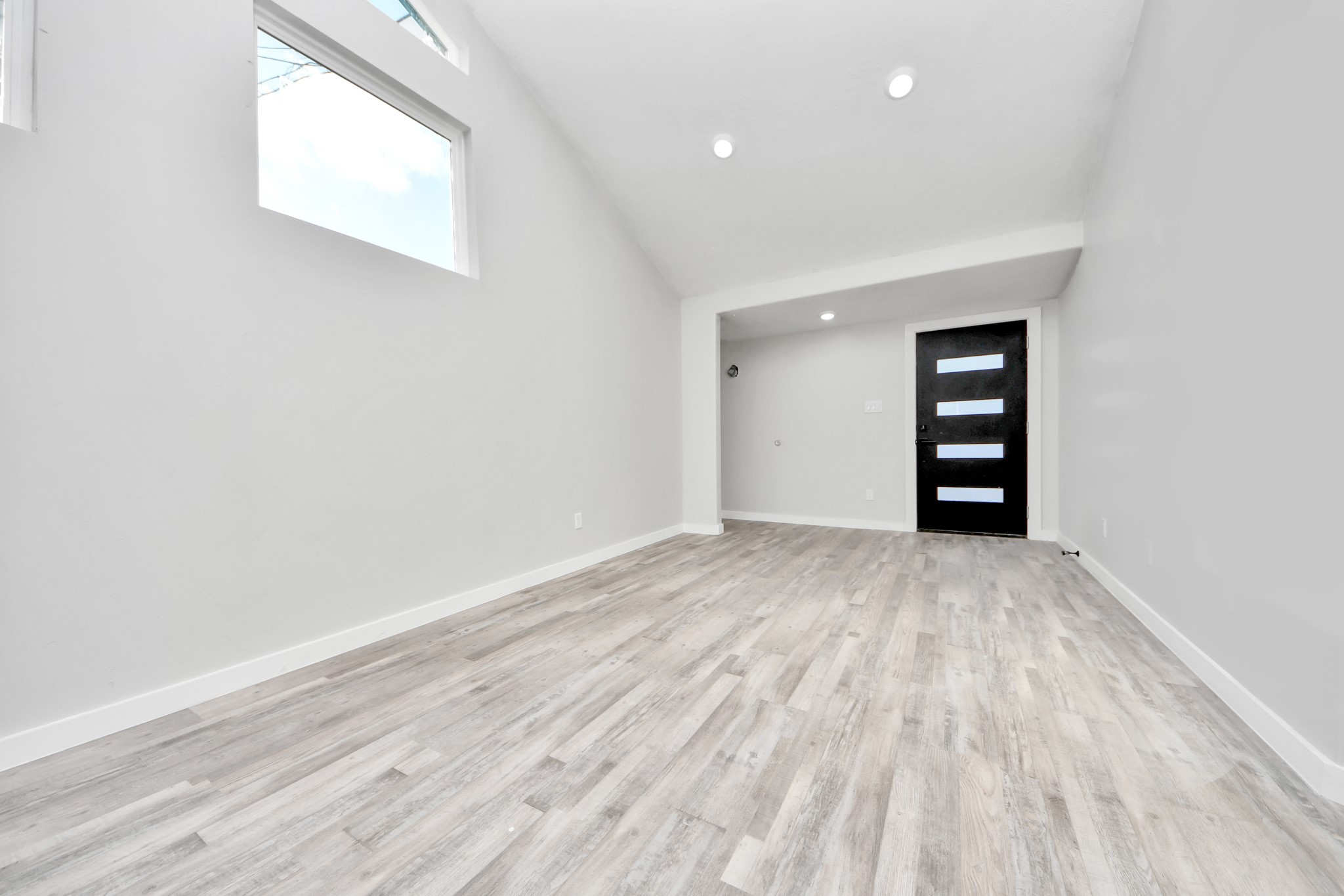 6201 Batterson Street Property Photo 9
