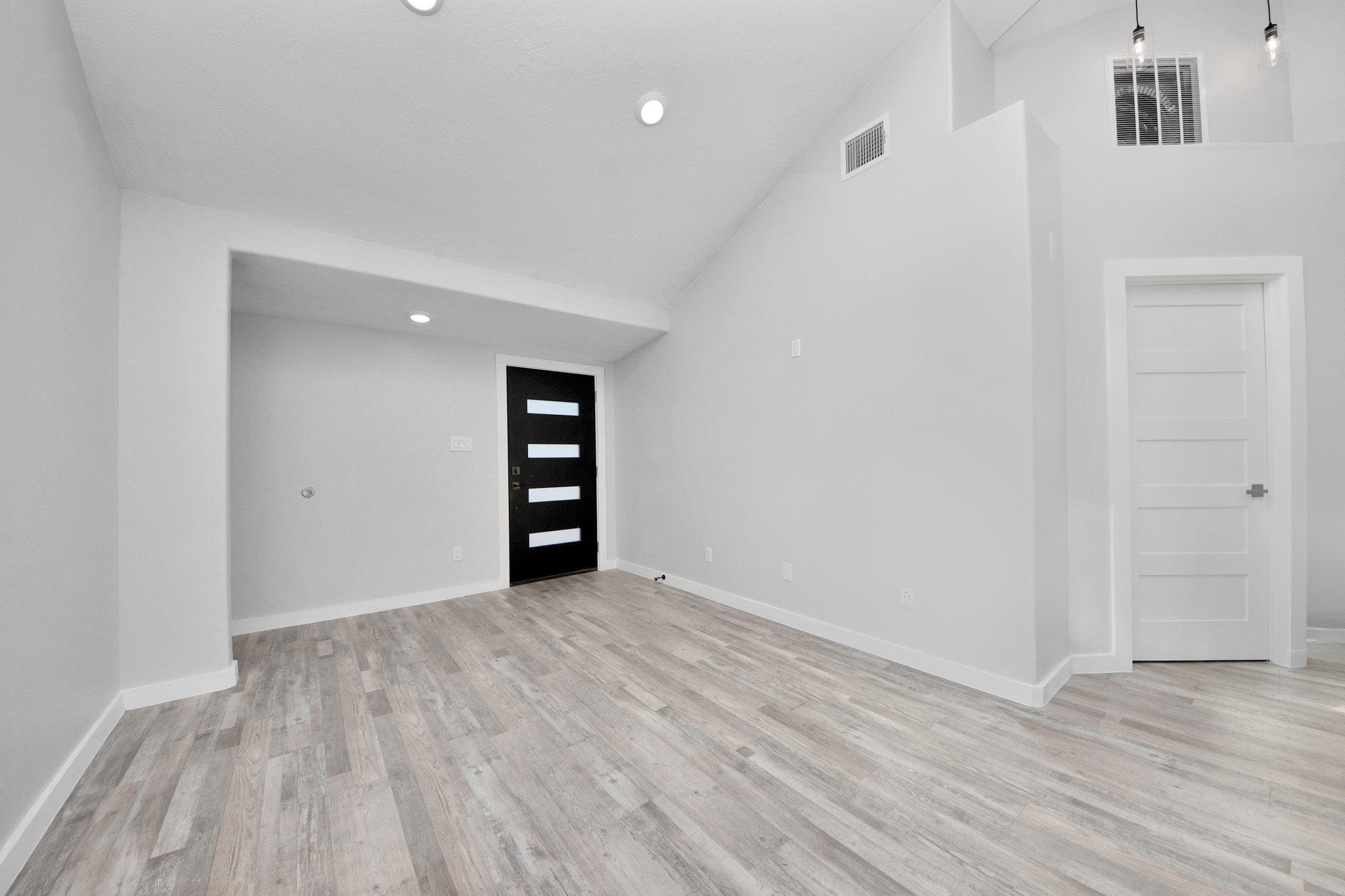6201 Batterson Street Property Photo 11