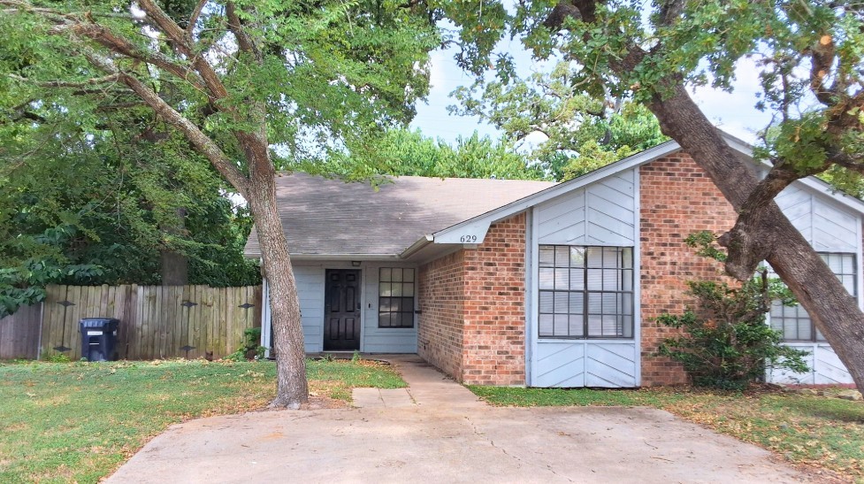 629 W Ridge Drive Property Photo 1